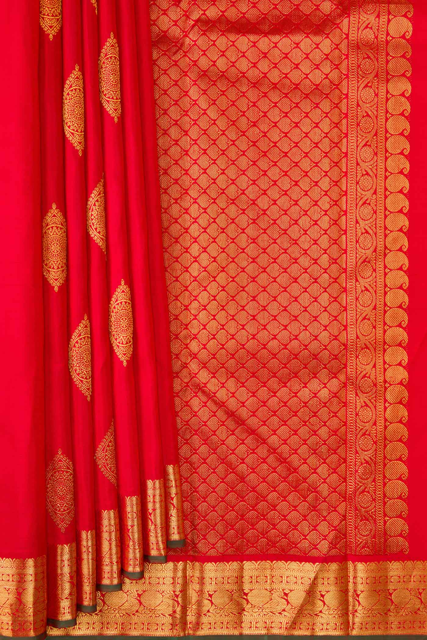 Pleats and pallu of Red Dual Tone Kanjivaram Silk Saree with Zari Butta on the body and Zari Border. 
