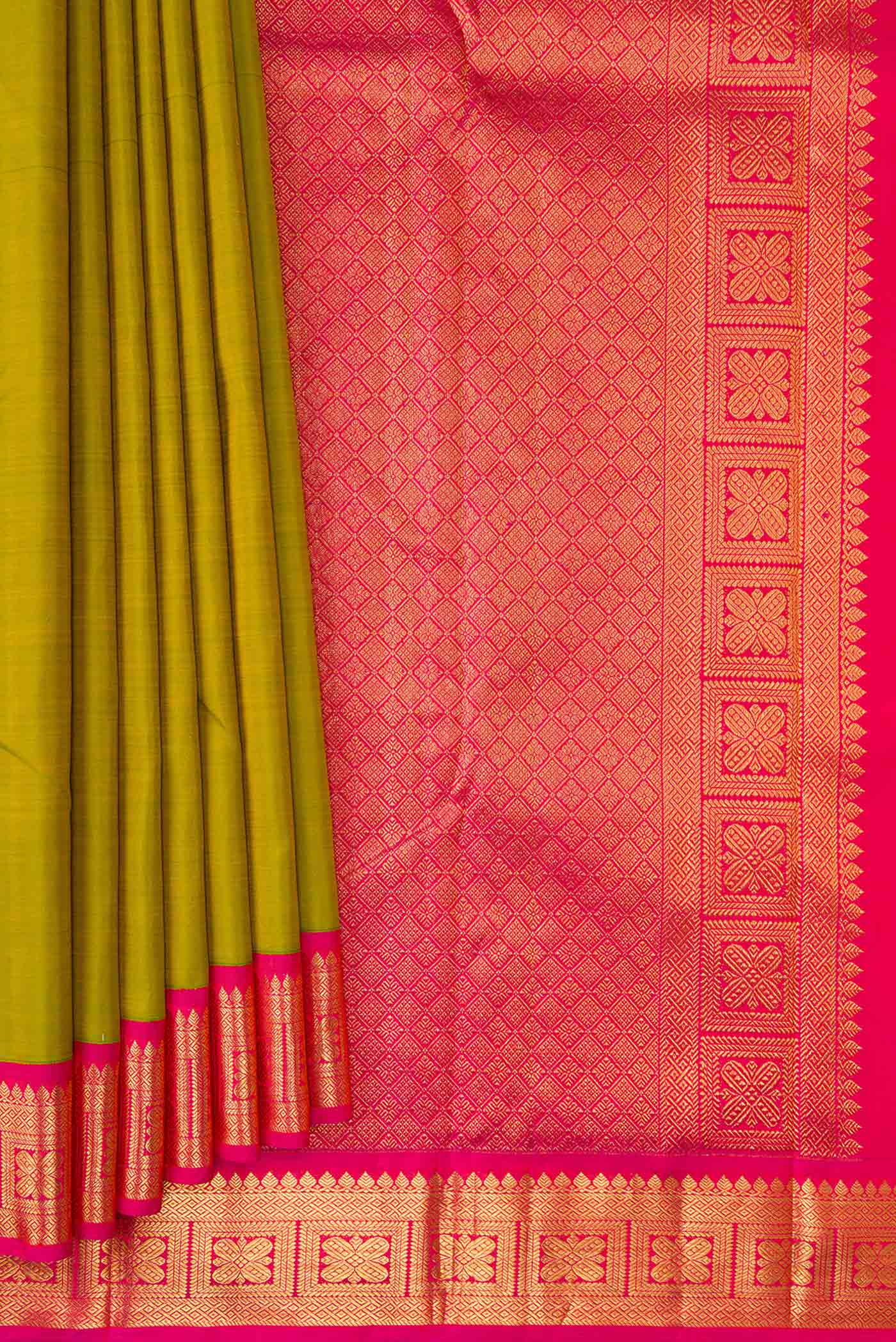Pleats and pallu of Mehandi Green Dual Tone Kanchipuram Silk Saree with Plain Body and Zari Border