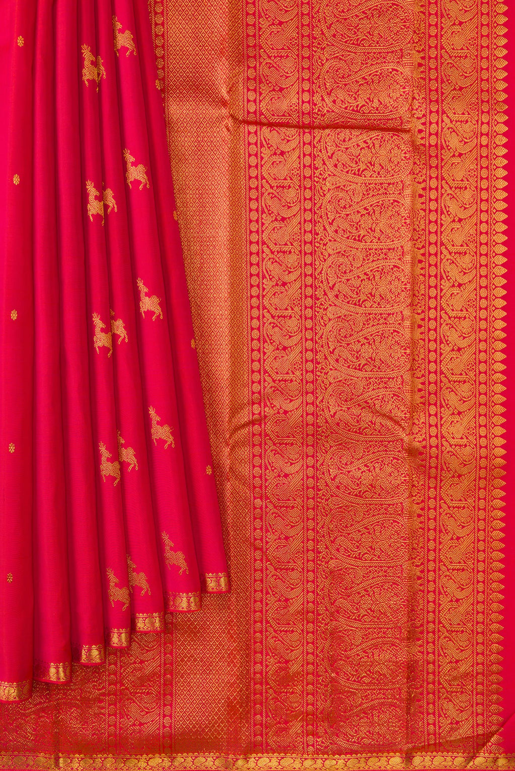 Pleats and pallu of Red Dual Tone Kanjivaram Silk Saree with Zari Butta on the body and Zari Border. 
