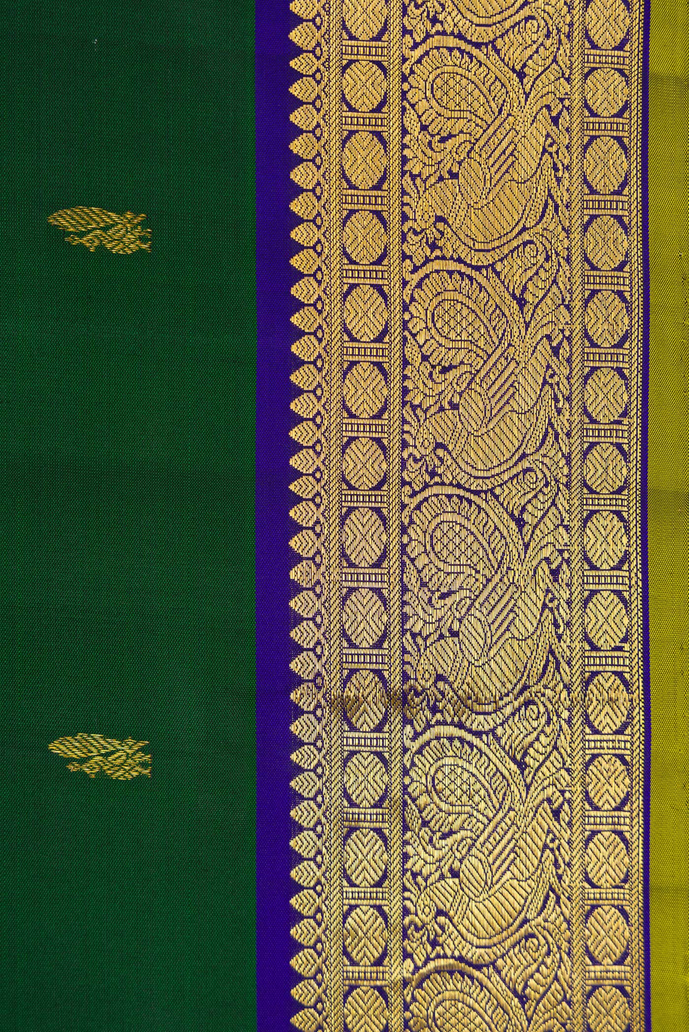 Border image of Bottle Green Dual Tone Kanchipuram Silk Saree with Zari Butta on the body and Zari Border. 