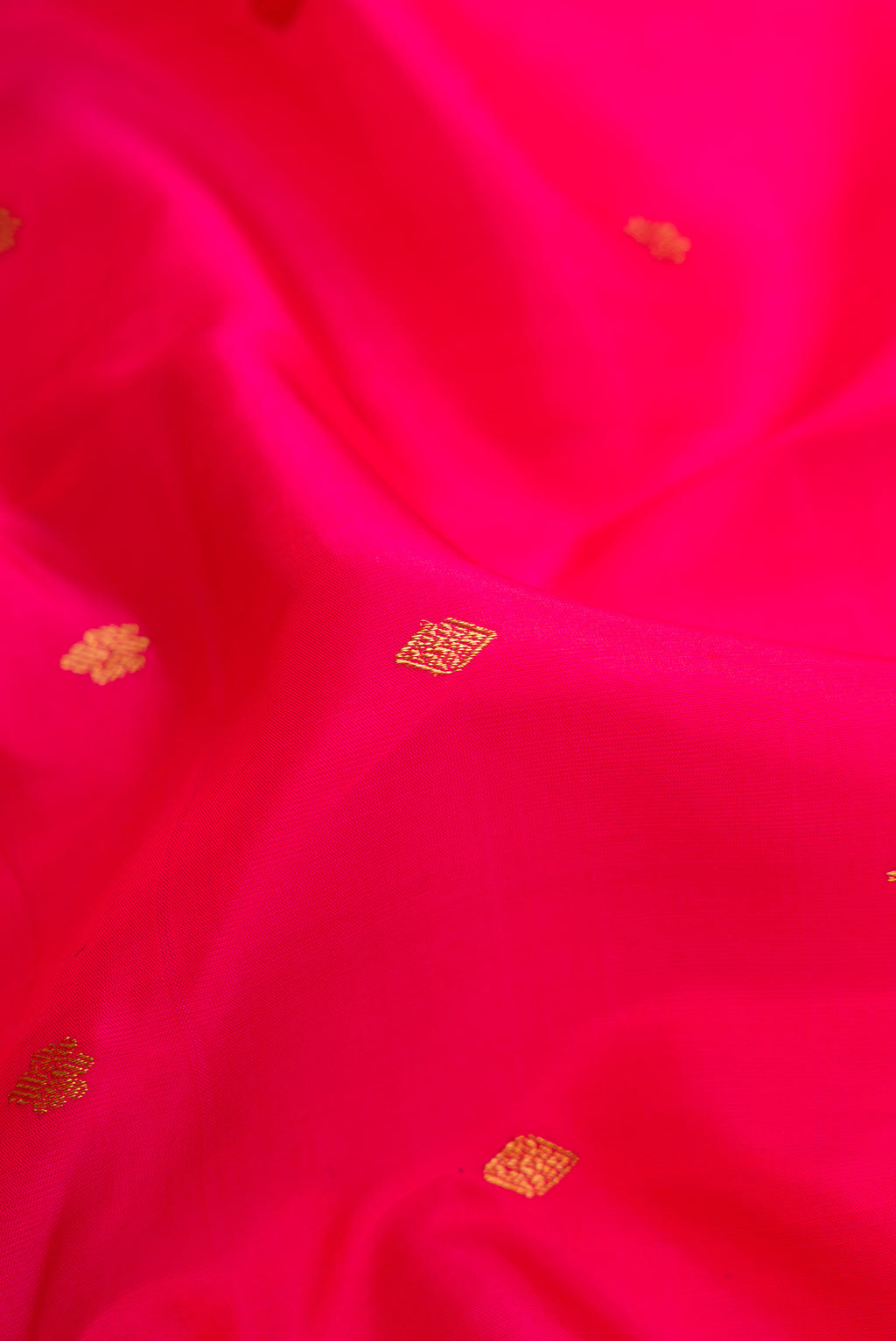 Close up of Dark Pink Dual Tone Kanchipuram Silk Saree with Zari Brocade on the body and Zari Border.  displaying folds