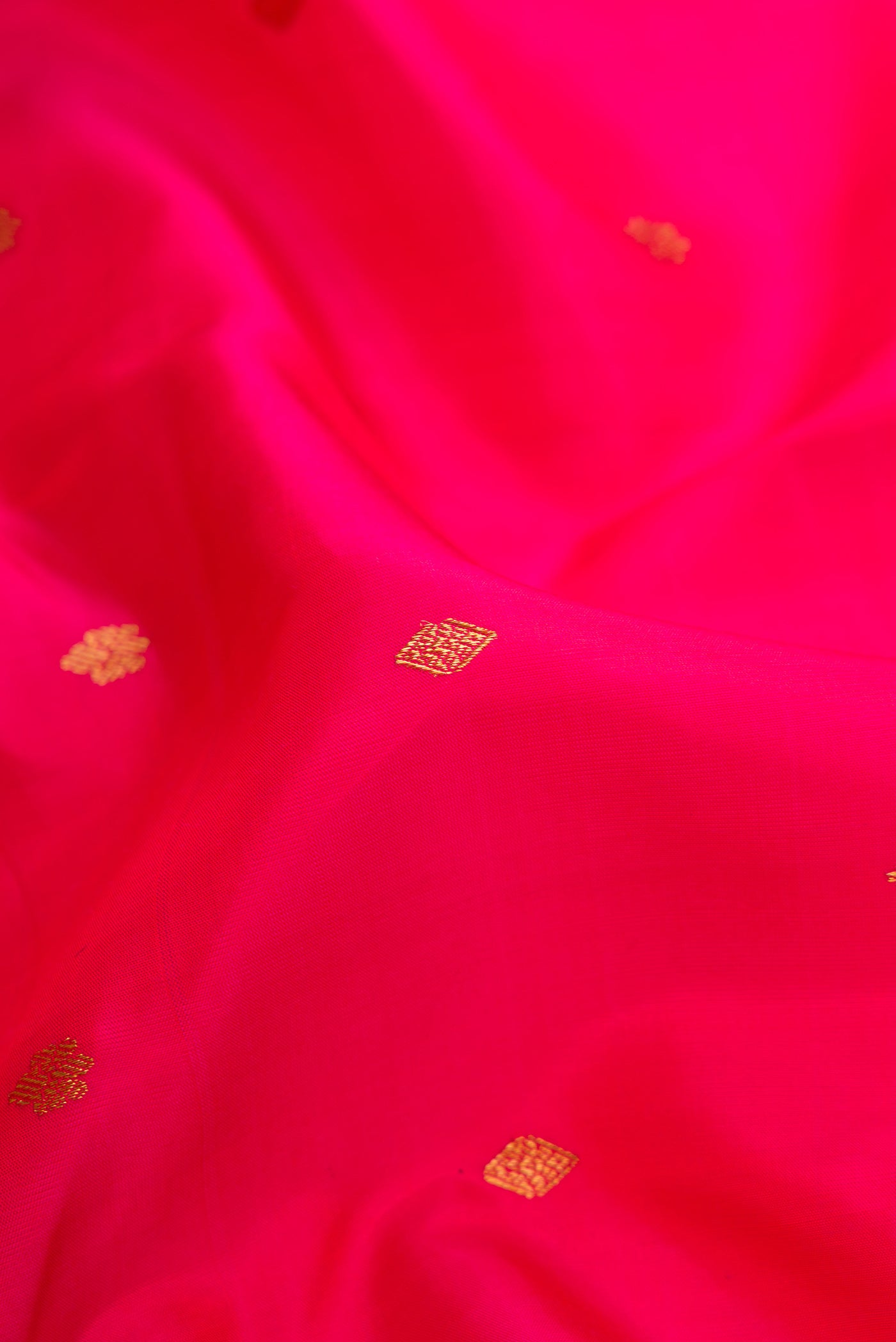 Close up of Dark Pink Dual Tone Kanchipuram Silk Saree with Zari Brocade on the body and Zari Border.  displaying folds