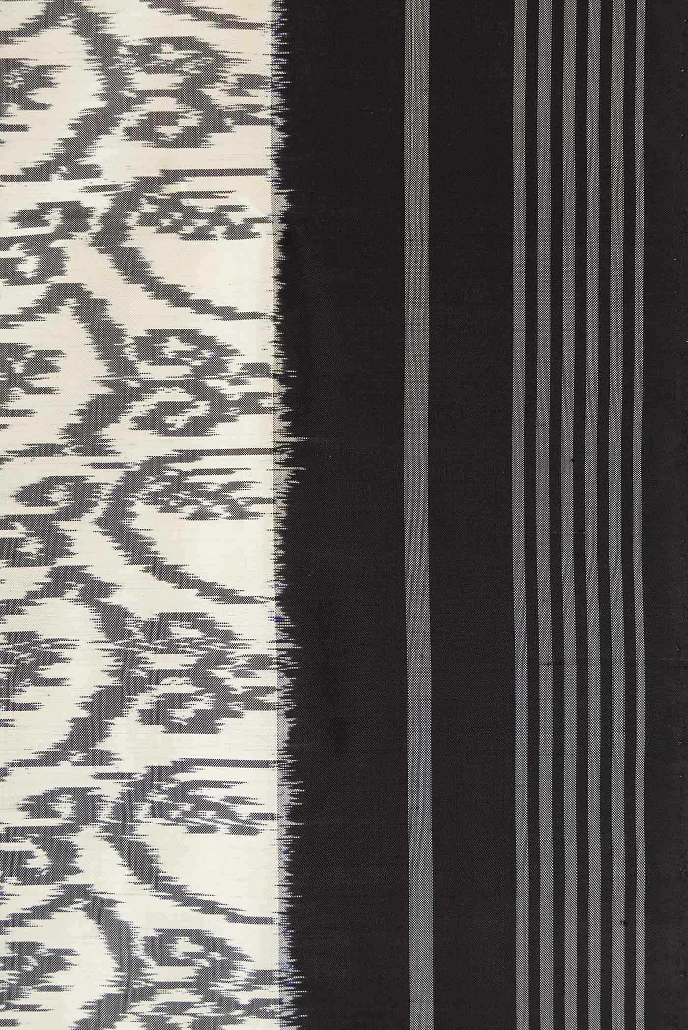 Border image of Off White Pochampally Silk Saree with Pure Ikat on the body and Plain Border