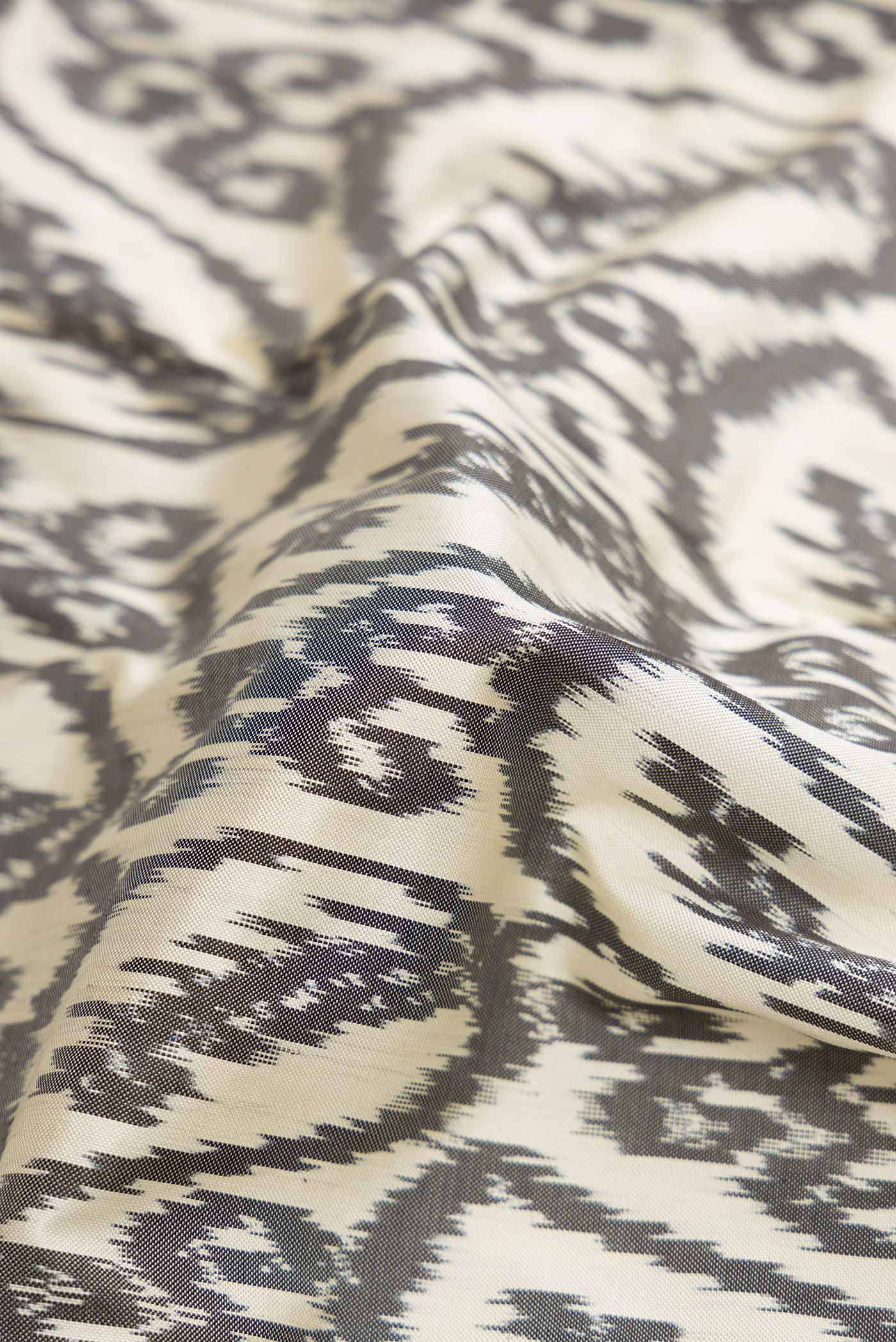 Close up of Off White Pochampally Silk Saree with Pure Ikat on the body and Plain Border displaying folds