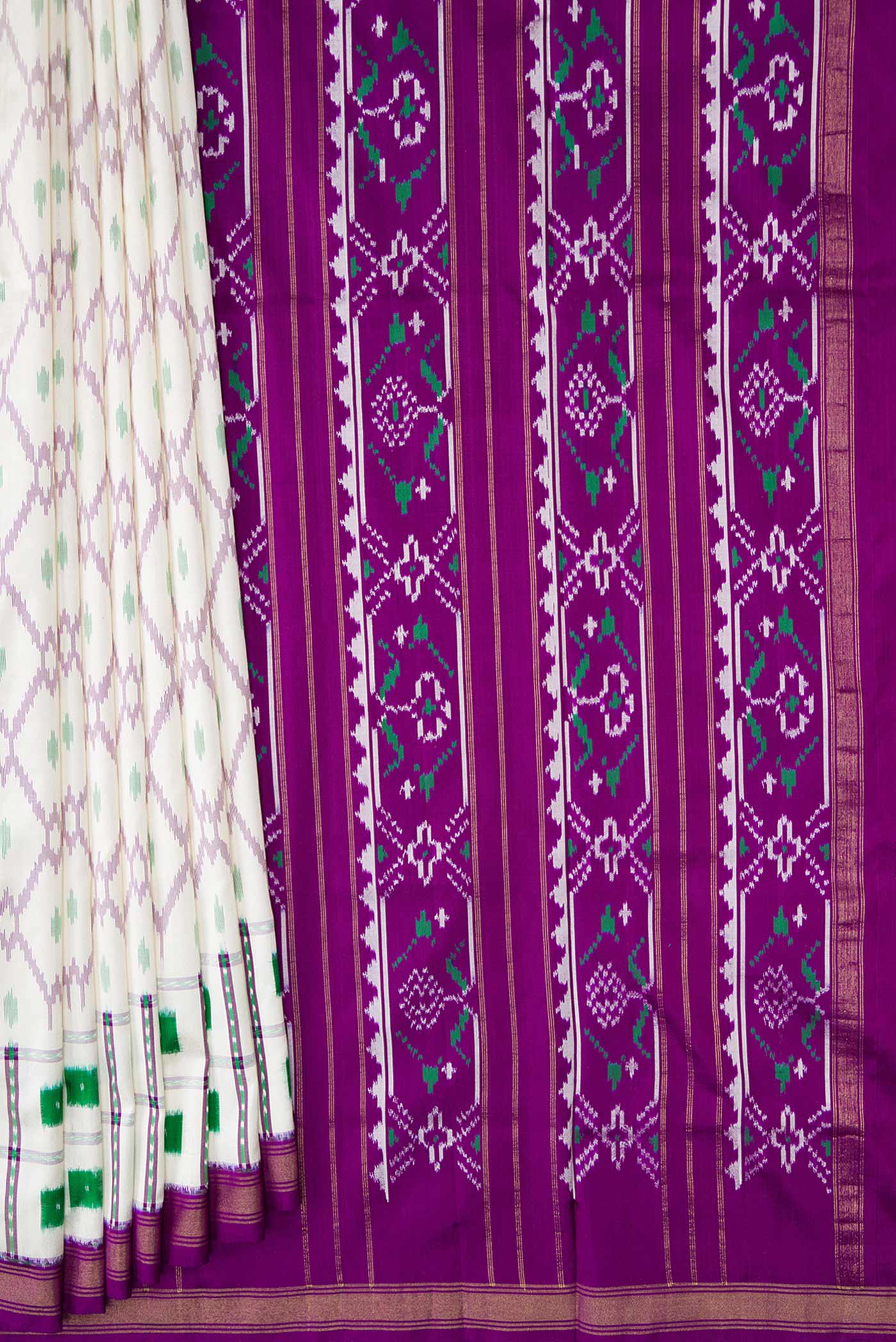 Pleats and pallu of Off White Dual Tone Double Ikat Saree with Ikat Print on the body and Ikat Border