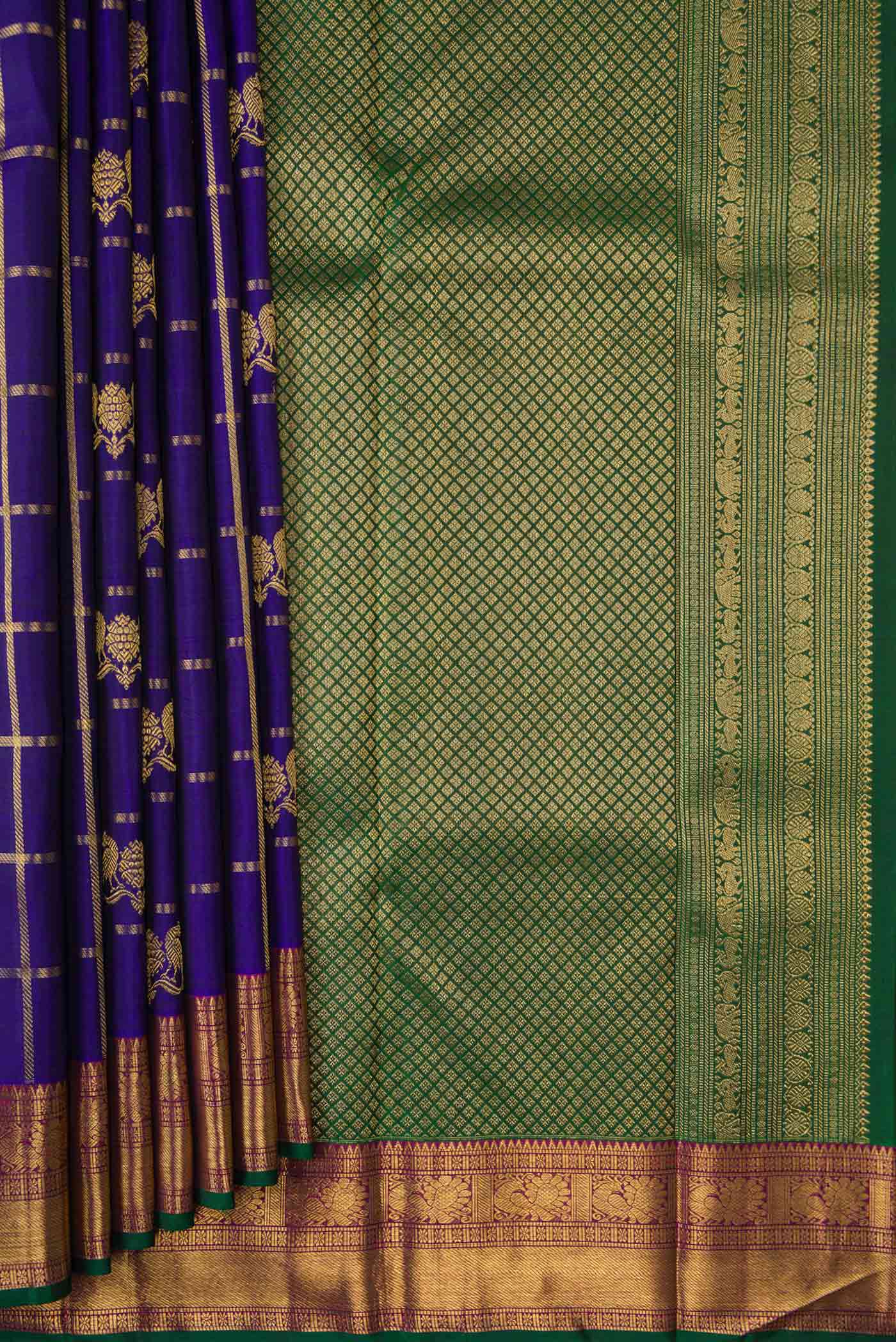 Pleats and pallu of Royal Blue Dual Tone Kanjivaram Silk Saree with Checked design on the body and Zari Border. 