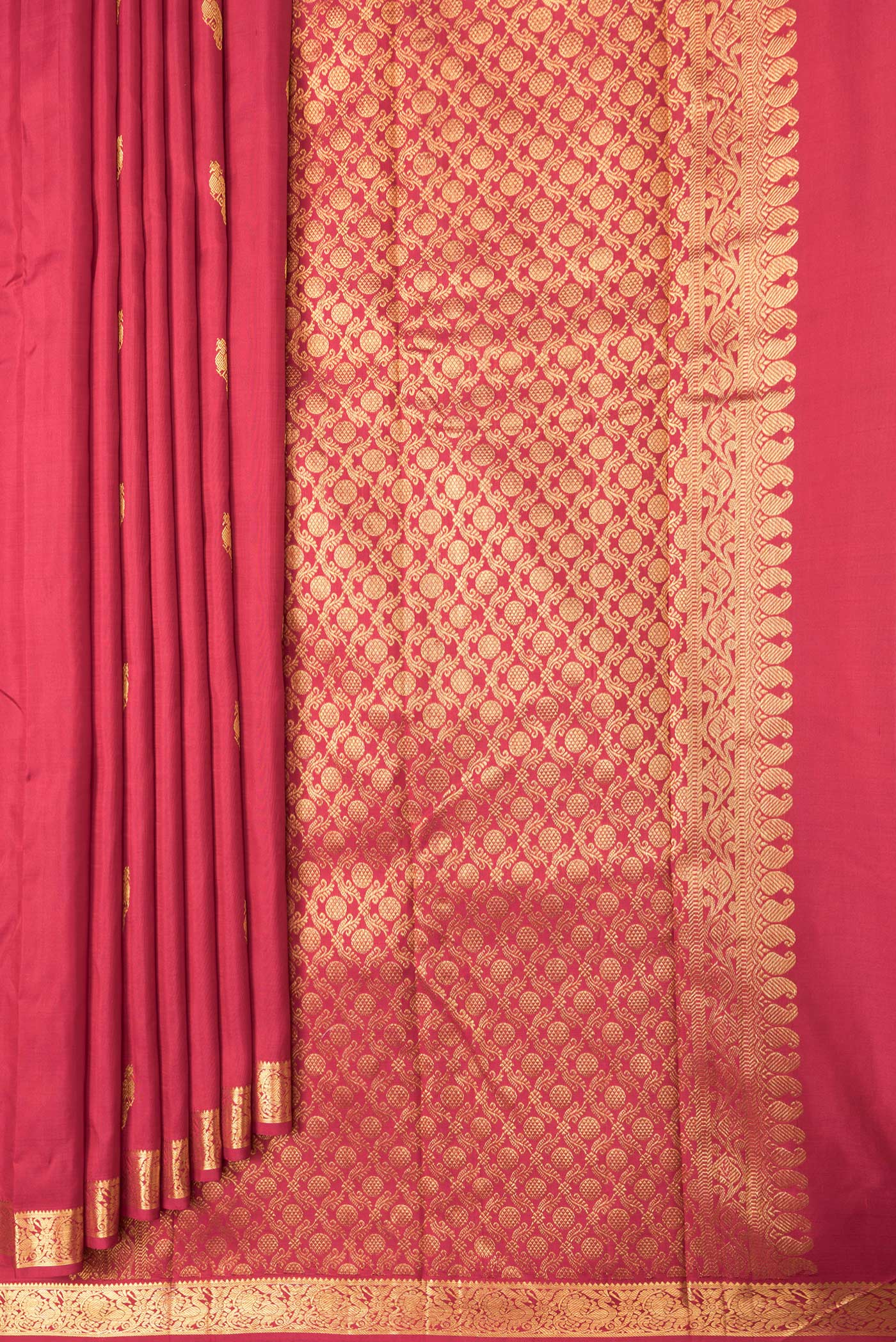 Pleats and pallu of Maroon Dual Tone Kanchipuram Silk Saree with Zari Butta on the body and Zari Border. 