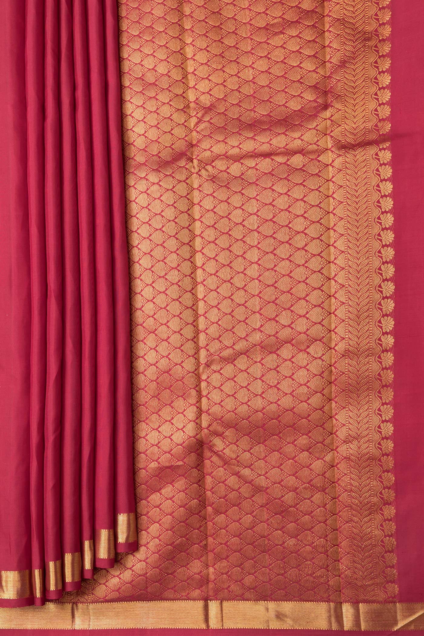 Pleats and pallu of Maroon Dual Tone Kanchipuram Silk Saree with Zari Butta on the body and Zari Border. 