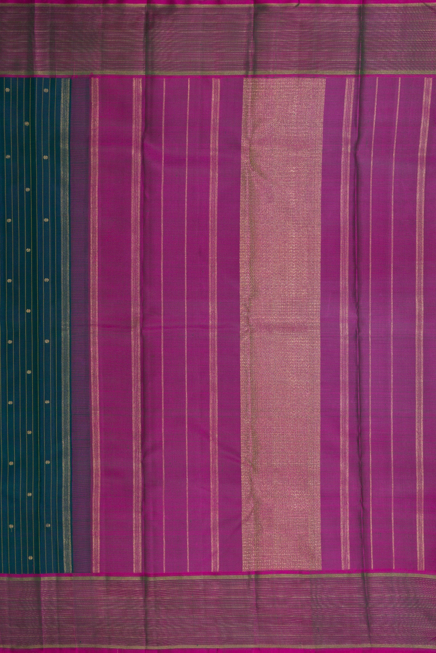 Close up image of the pallu of Pure Silk Pure Zari Bottle Green Dual Tone Kanchipuram Saree with Checked design on the body and Zari Border. 