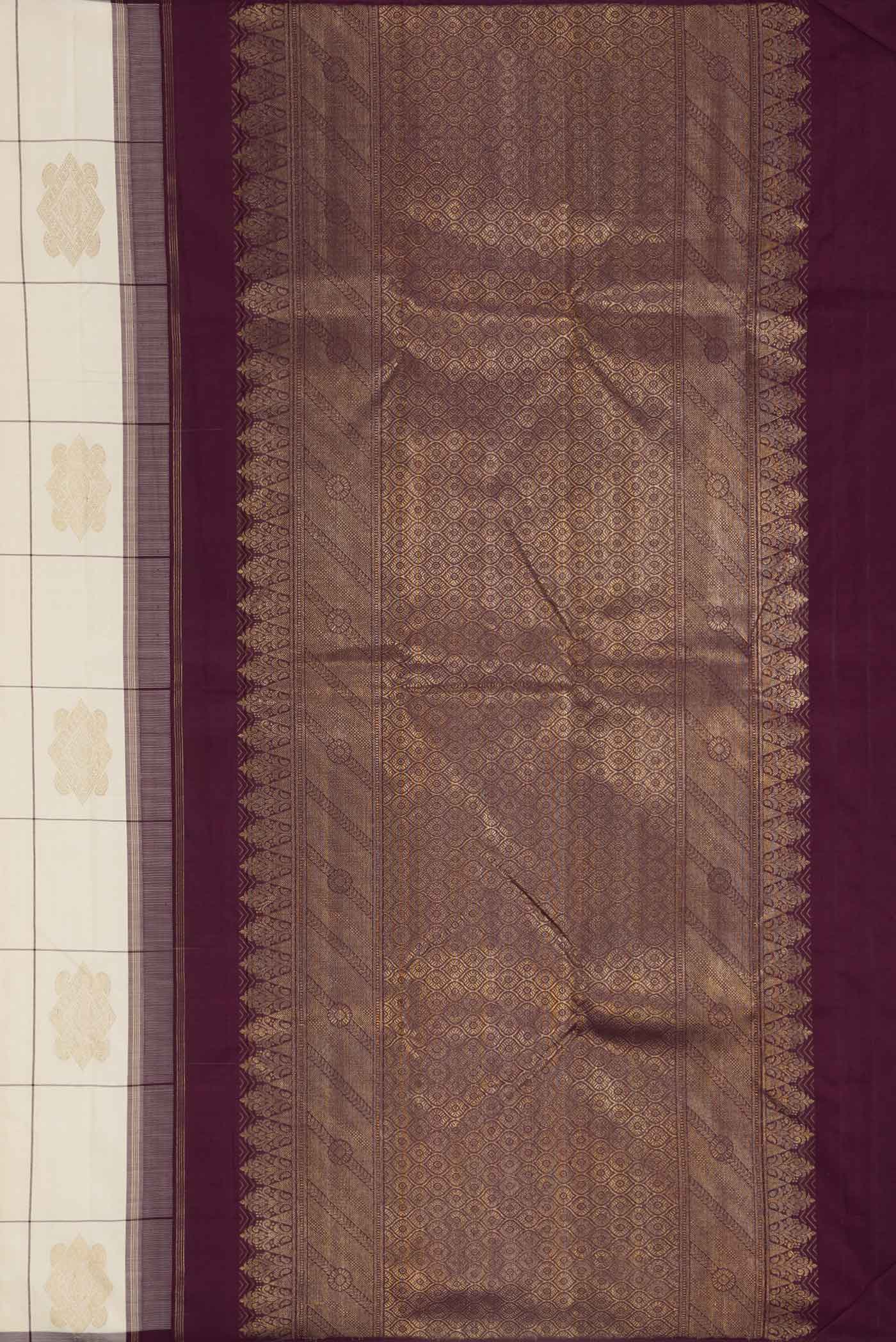 Close up image of the pallu of Pure Silk Pure Zari Off White Dual Tone Kanjivaram Saree with Checked design on the body and Without Border. 