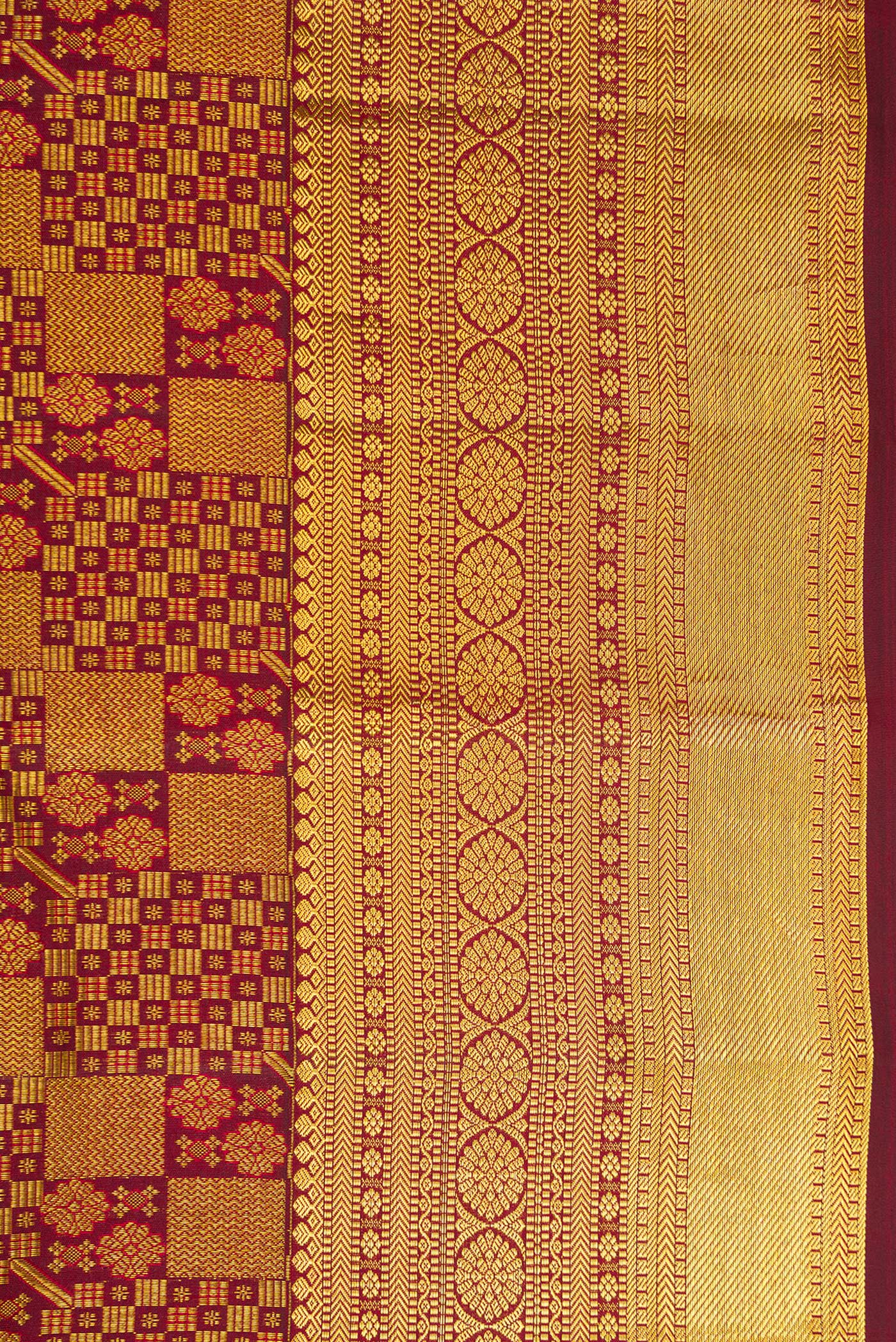 Border image of Maroon Dual Tone Kanjivaram Silk Saree with Zari Brocade on the body and Zari Border. 