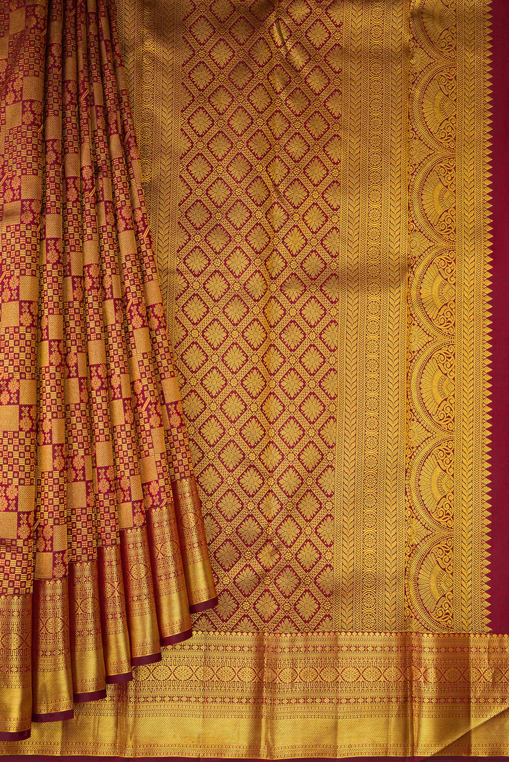 Pleats and pallu of Maroon Dual Tone Kanjivaram Silk Saree with Zari Brocade on the body and Zari Border. 