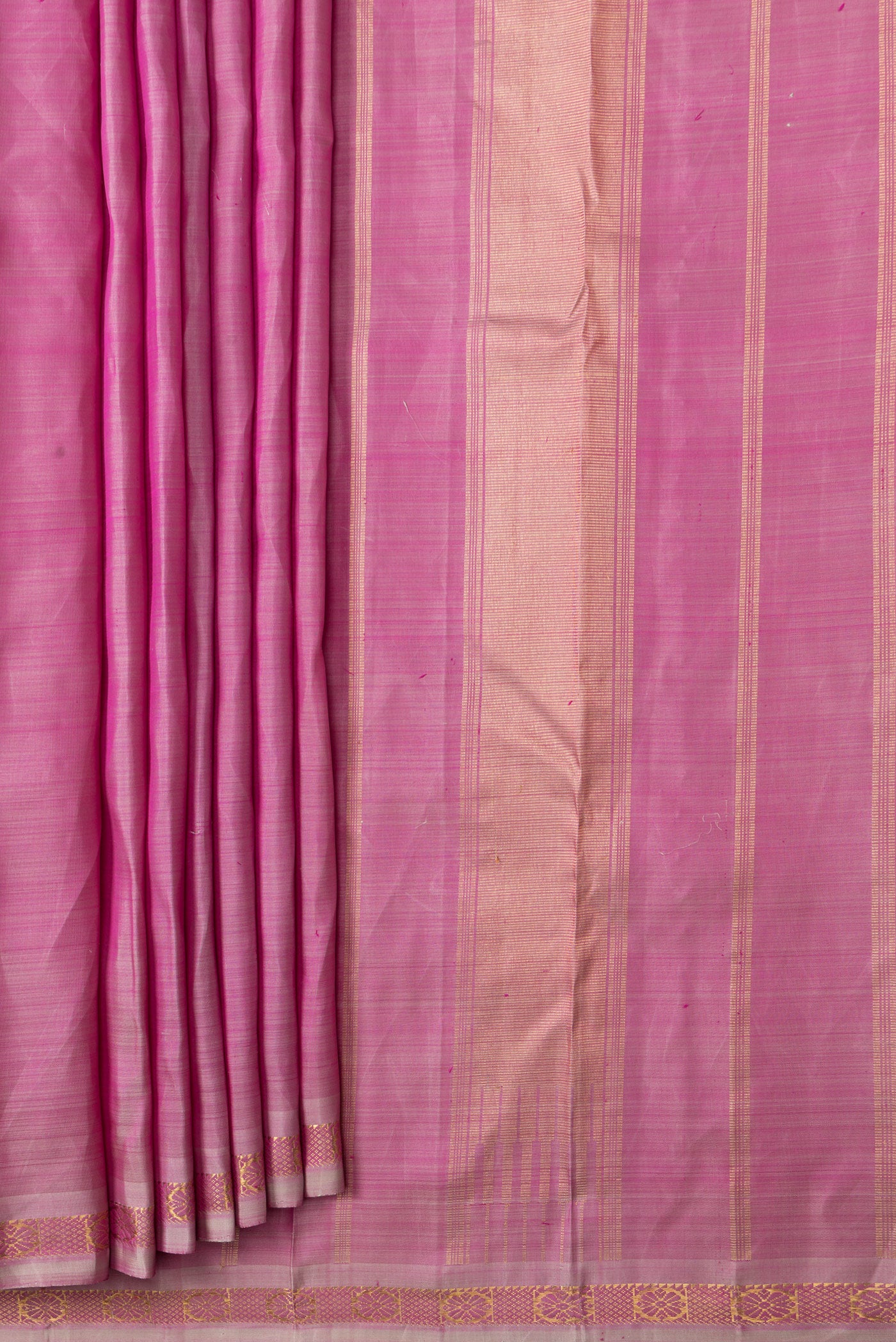 Pleats and pallu of Pink Dual Tone Kanchipuram Silk Saree with Plain Body and Zari Border. 