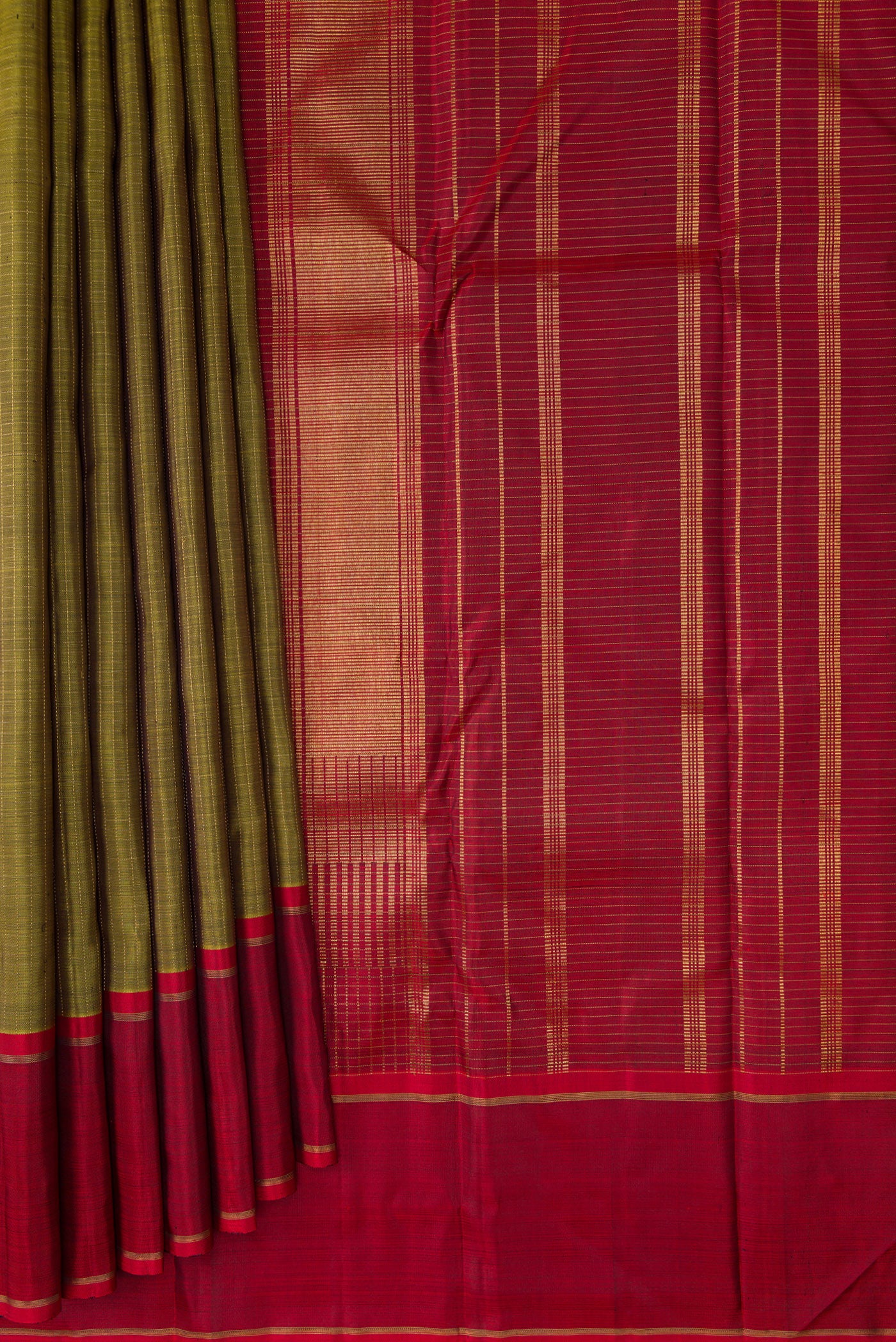 Pleats and pallu of Green Dual Tone Kanchipuram Silk Saree with Zari Butta on the body and Zari Border. 