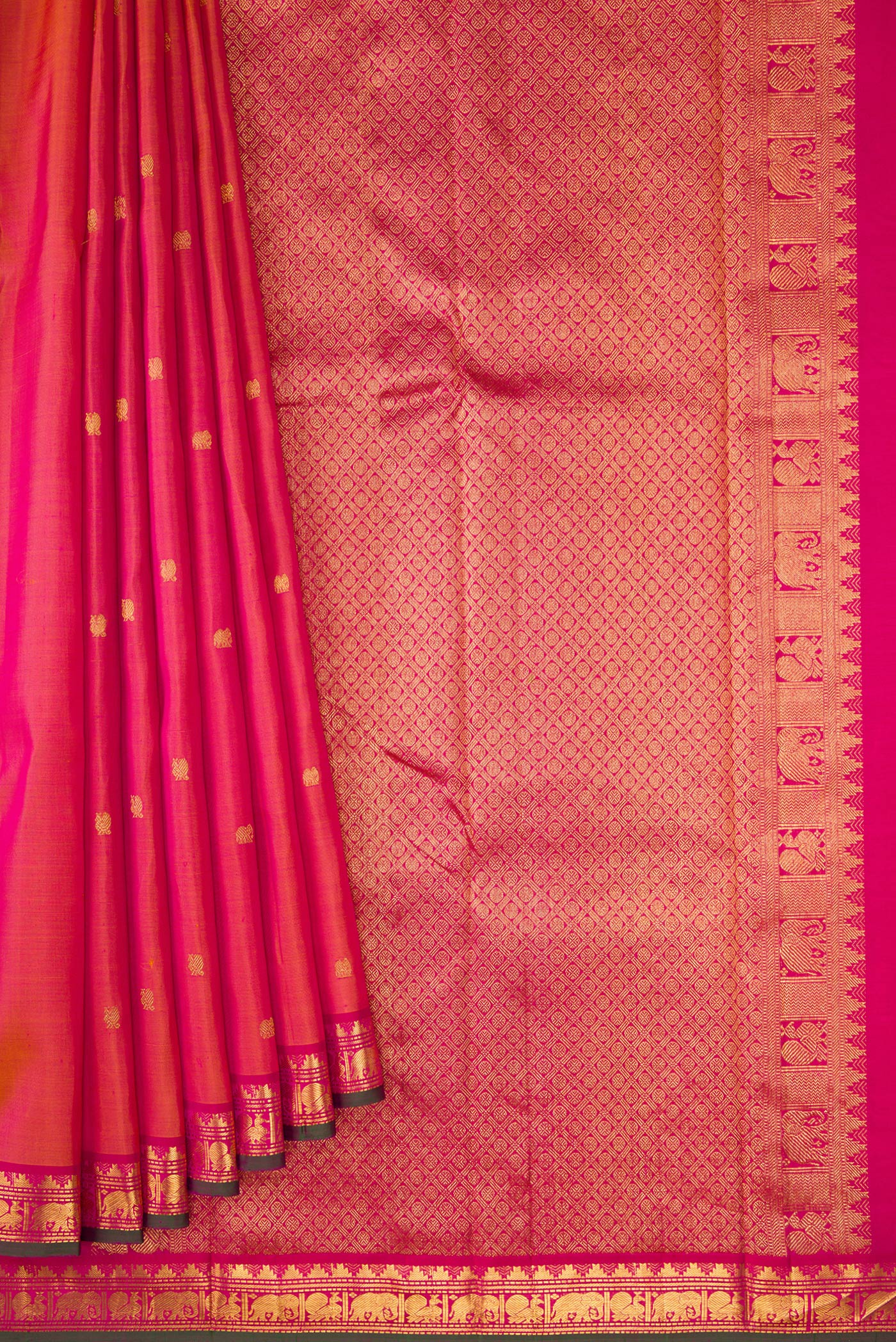Pleats and pallu of Coral Dual Tone Kanchipuram Silk Saree with Zari Butta on the body and Zari Border. 