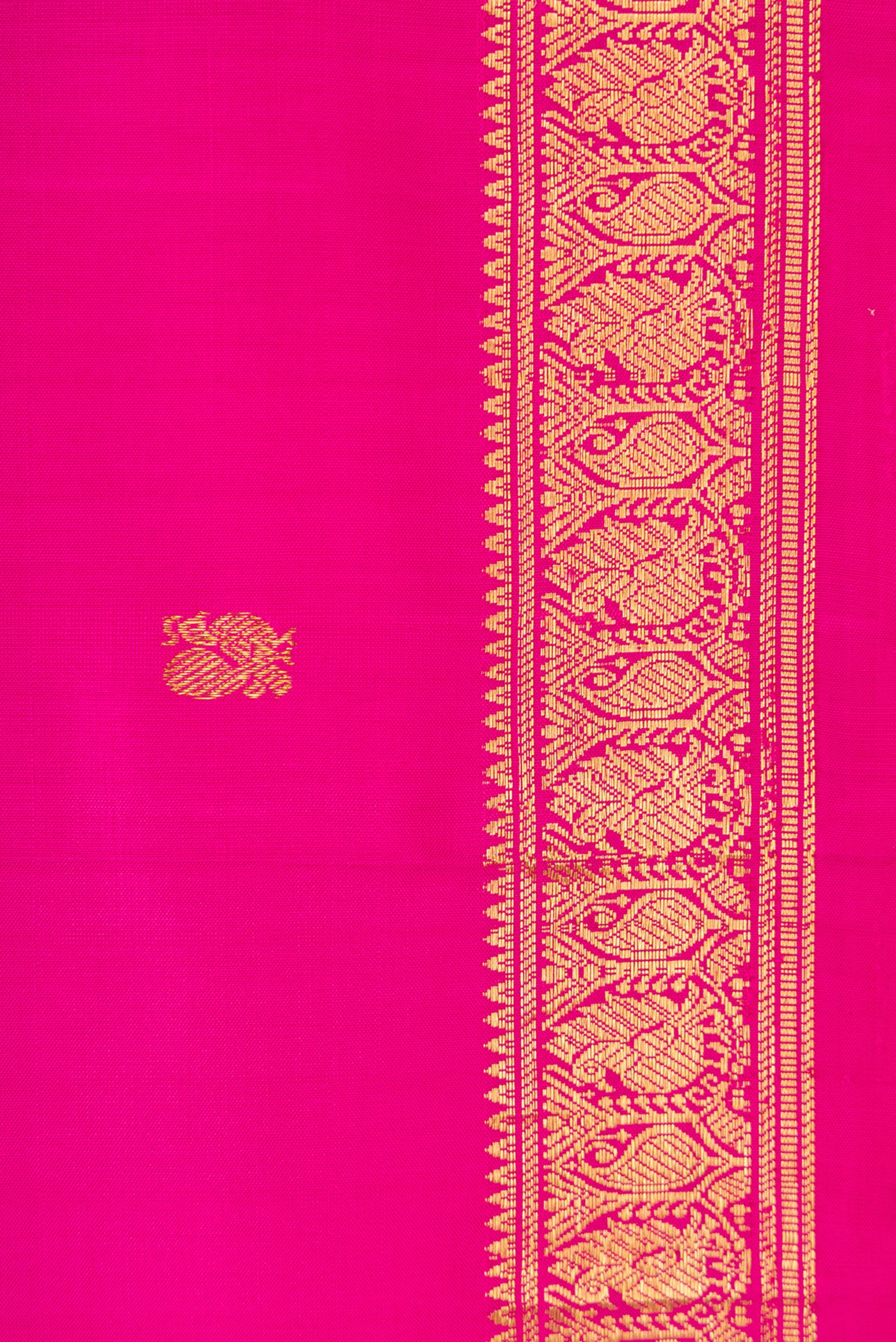 Border image of Pink Dual Tone Kanchipuram Silk Saree with Zari Butta on the body and Zari Border. 