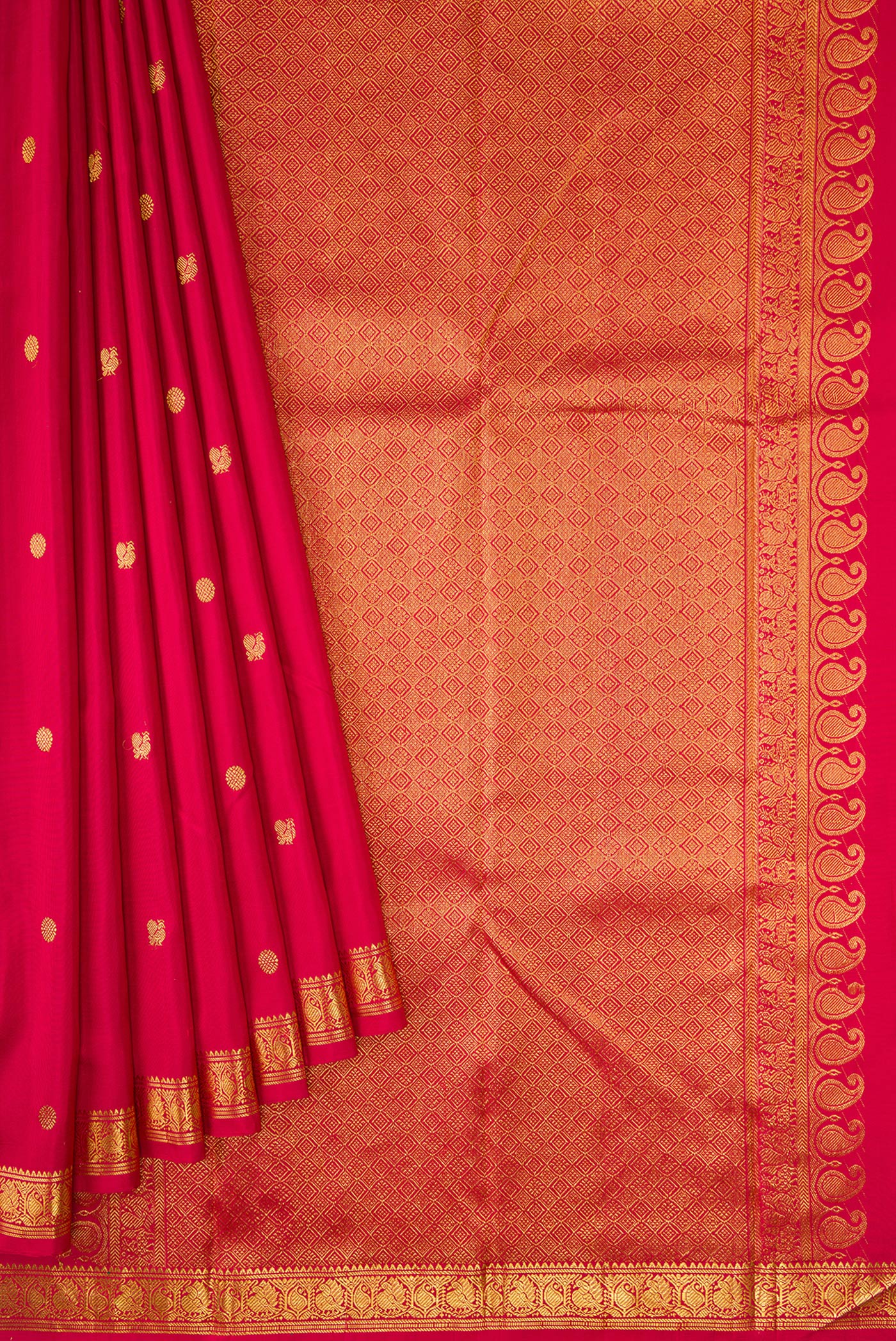 Pleats and pallu of Maroon Dual Tone Kanchipuram Silk Saree with Zari Butta on the body and Zari Border. 