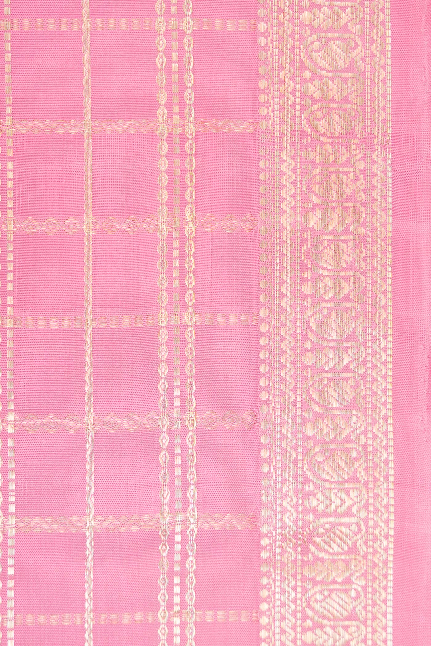 Border image of Pink Dual Tone Kanjivaram Silk Saree with Checked design on the body and Zari Border. 