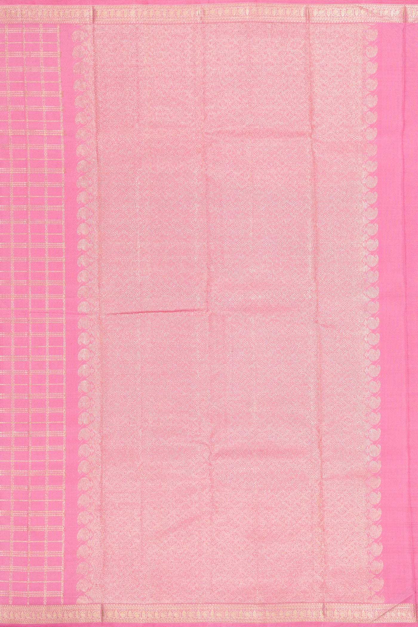 Close up image of the pallu of Pink Dual Tone Kanjivaram Silk Saree with Checked design on the body and Zari Border. 