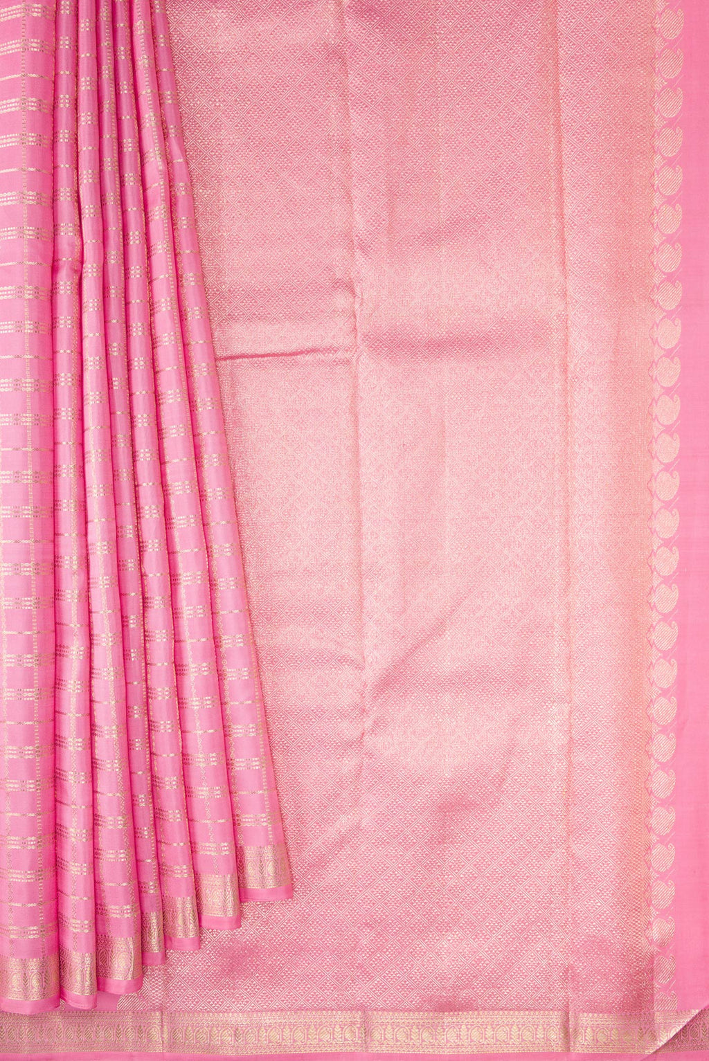 Pleats and pallu of Pink Dual Tone Kanjivaram Silk Saree with Checked design on the body and Zari Border. 