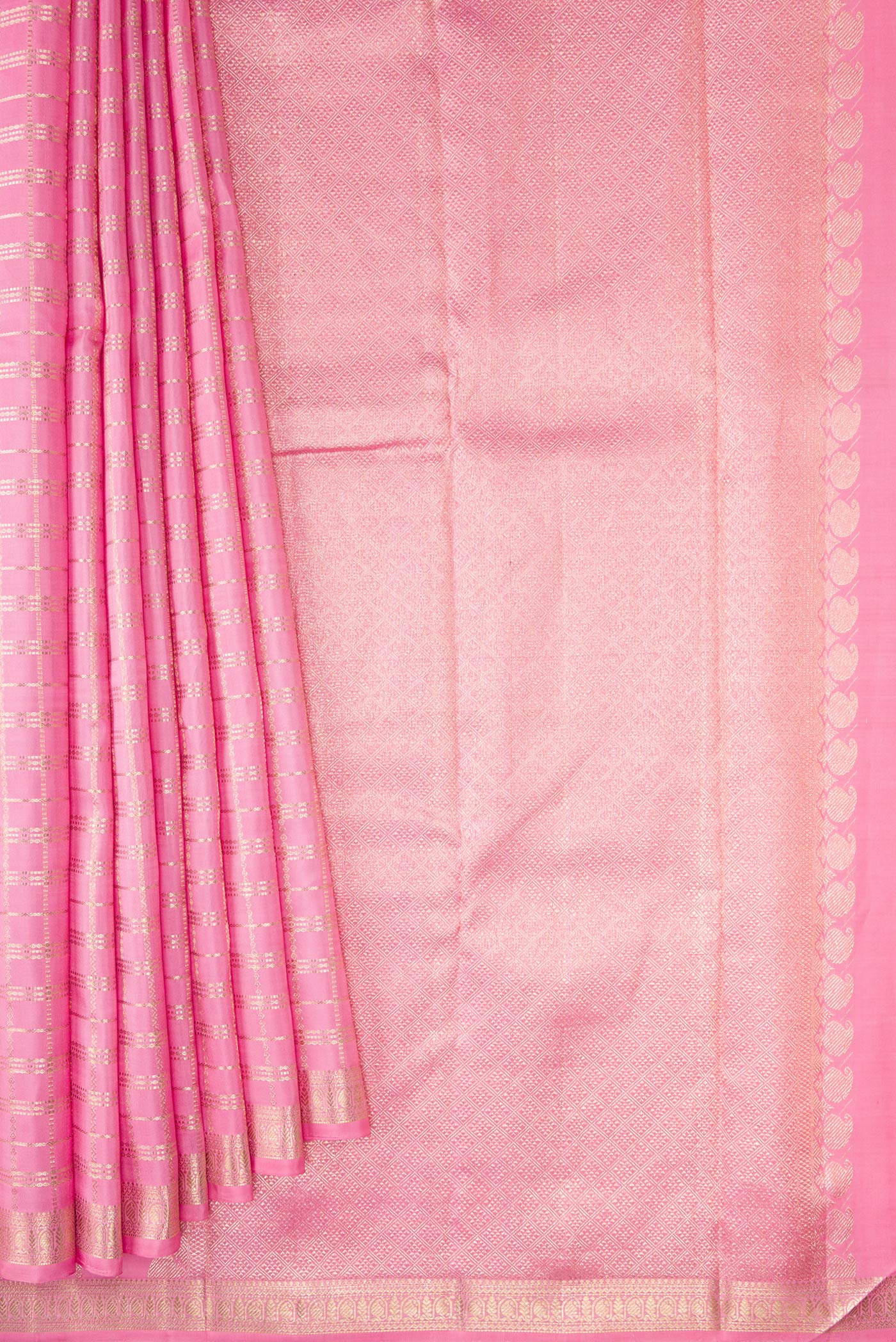 Pleats and pallu of Pink Dual Tone Kanjivaram Silk Saree with Checked design on the body and Zari Border. 