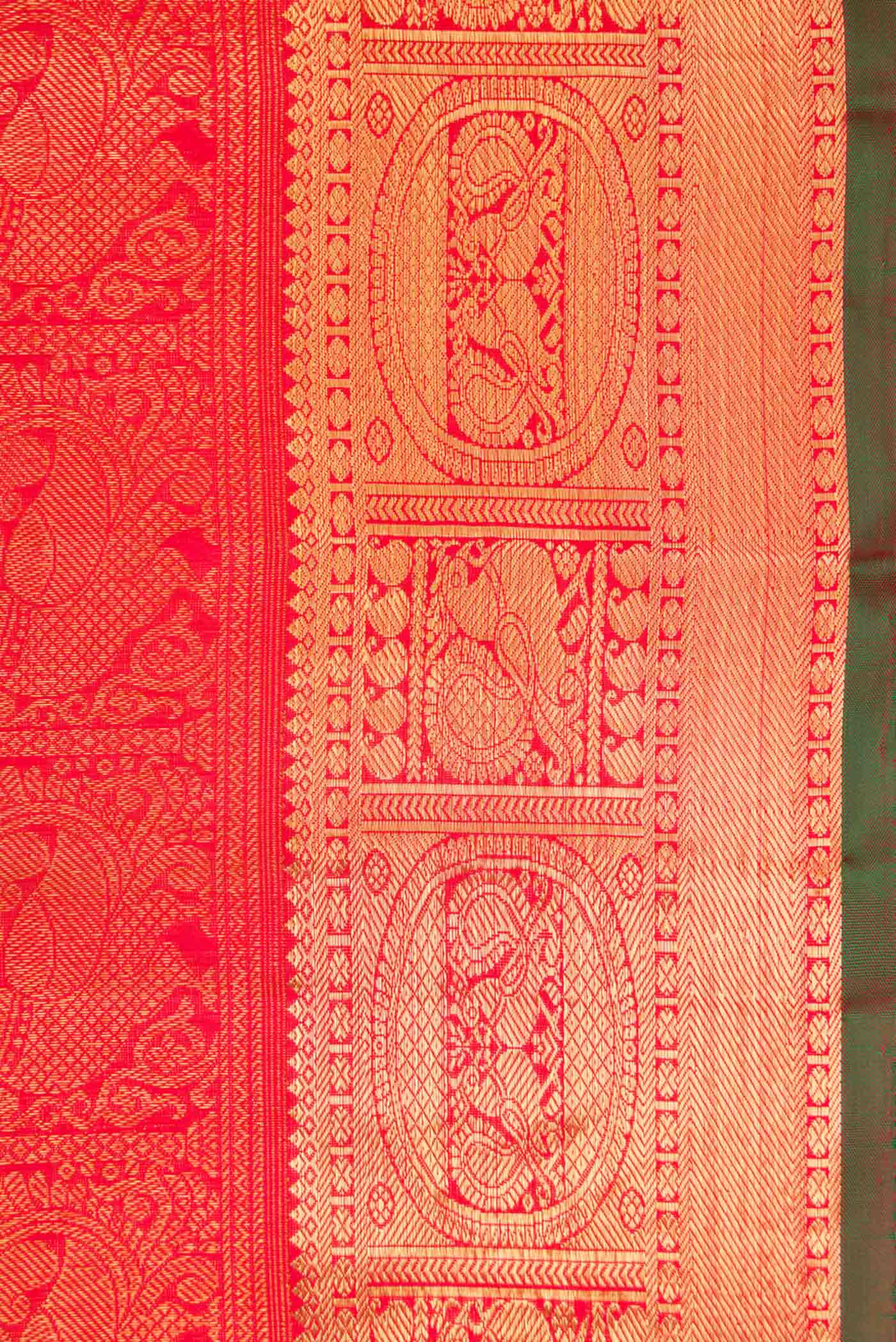Border image of Pure Silk Pure Zari Pink with Red Color Kanchipuram Saree with Zari Brocade on the body and Zari Border