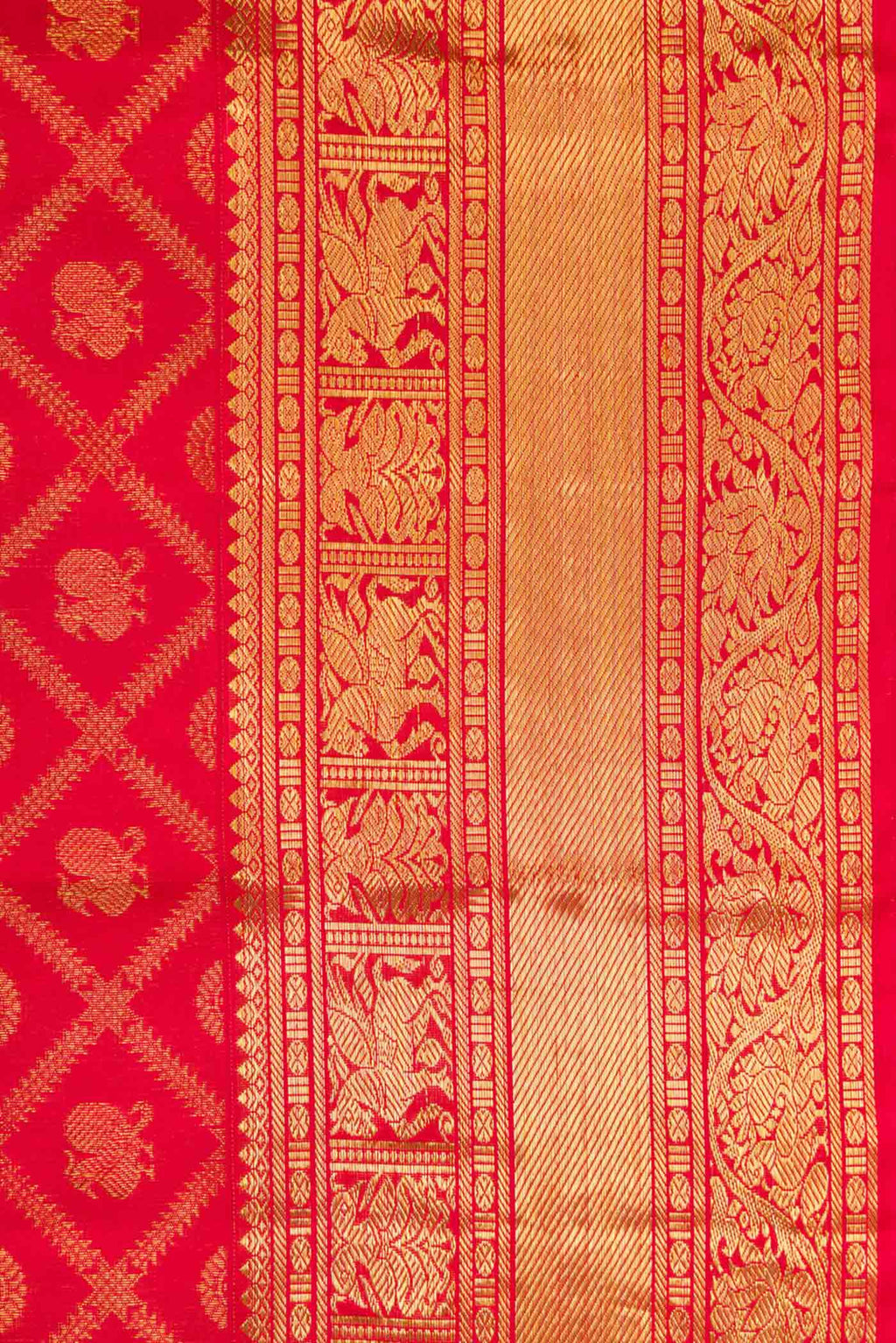Border image of Pure Silk Pure Zari Red Dual Tone Kanchipuram Saree with Zari Brocade on the body and Zari Border