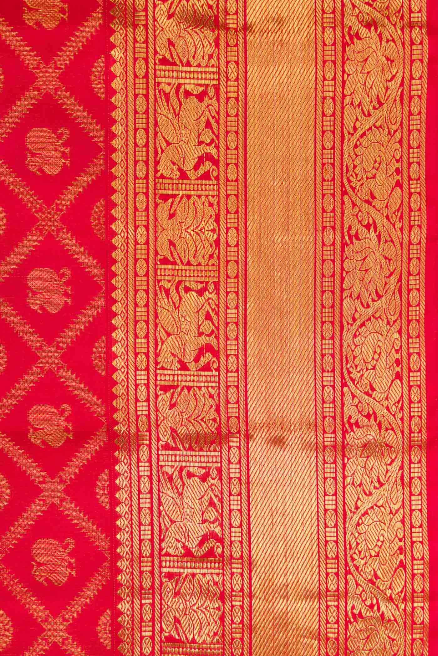 Border image of Pure Silk Pure Zari Red Dual Tone Kanchipuram Saree with Zari Brocade on the body and Zari Border