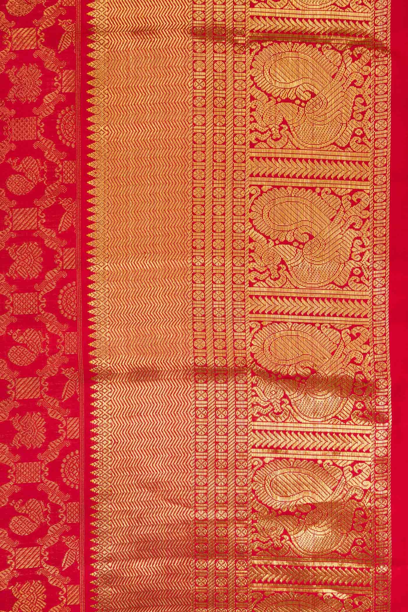 Border image of Pure Silk Pure Zari Red Dual Tone Kanchipuram Saree with Zari Brocade on the body and Zari Border