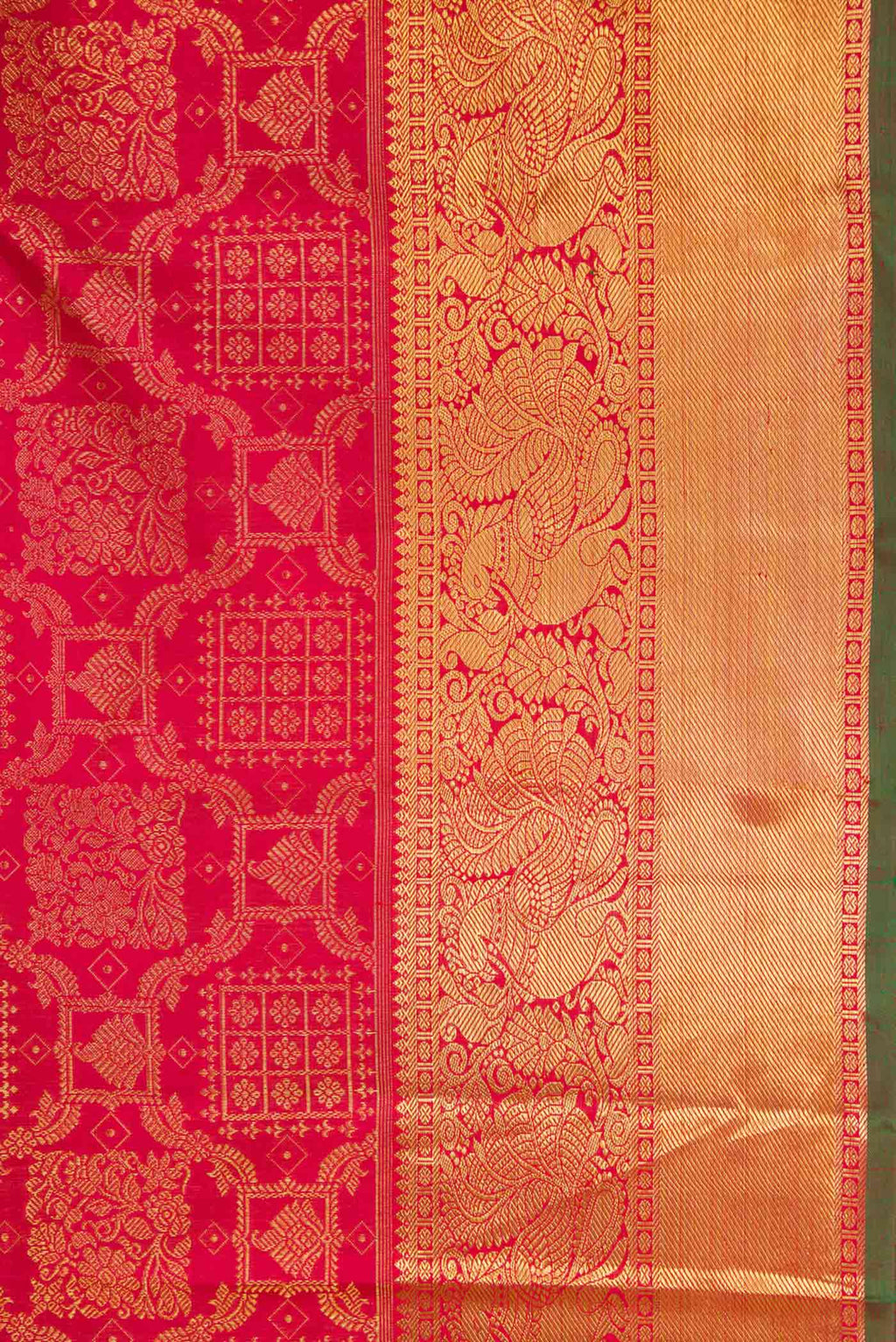 Border image of Pure Silk Pure Zari Dark Pink Dual Tone Kanchipuram Saree with Zari Brocade on the body and Zari Border