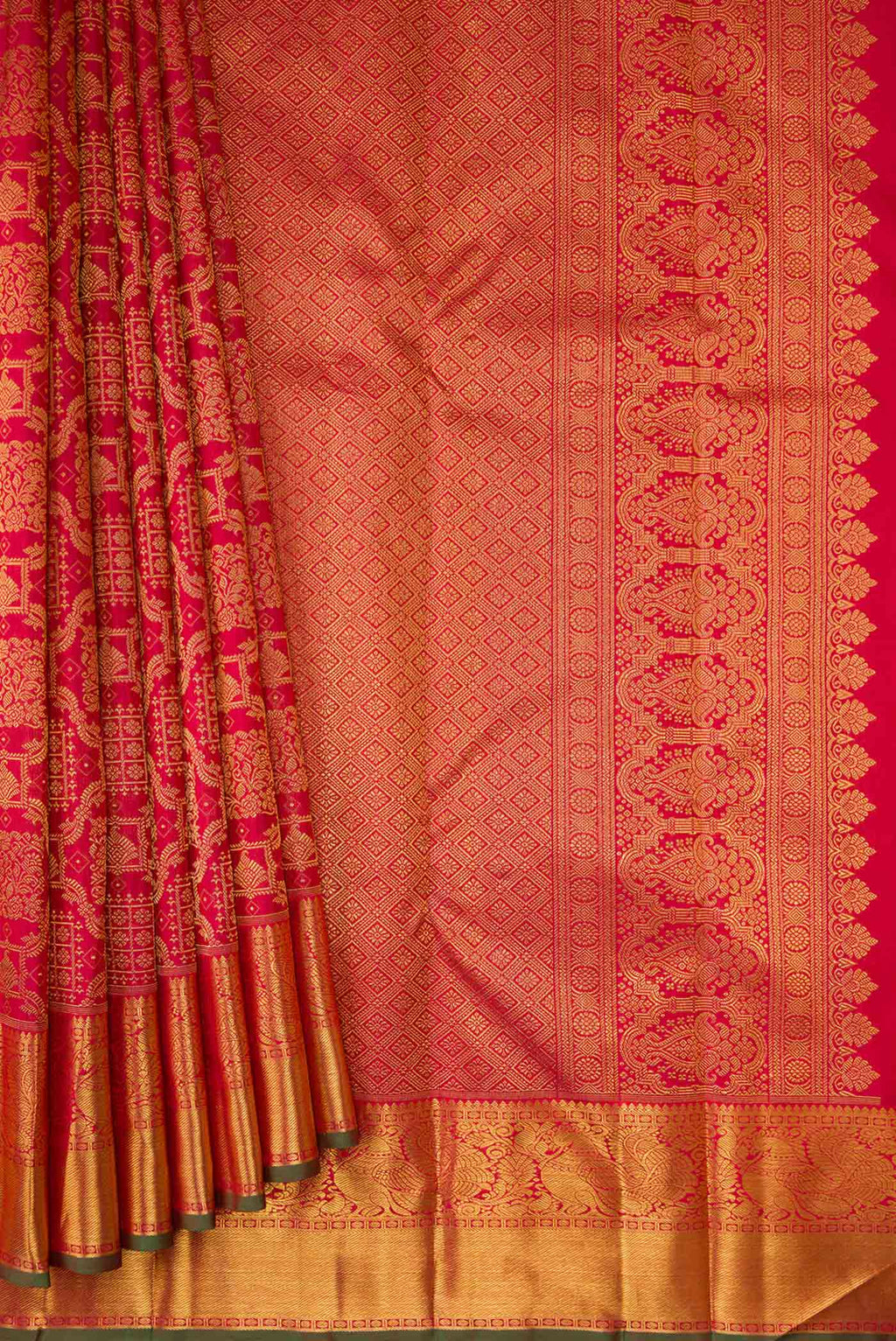 Pleats and pallu of Pure Silk Pure Zari Dark Pink Dual Tone Kanchipuram Saree with Zari Brocade on the body and Zari Border