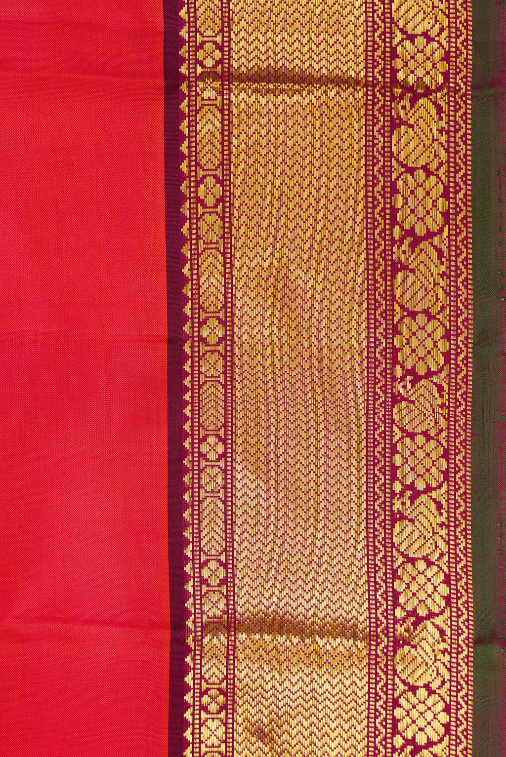 Border image of Pure Silk Pure Zari Dark Pink Dual Tone Kanchipuram Saree with Plain Body and Zari Border. 
