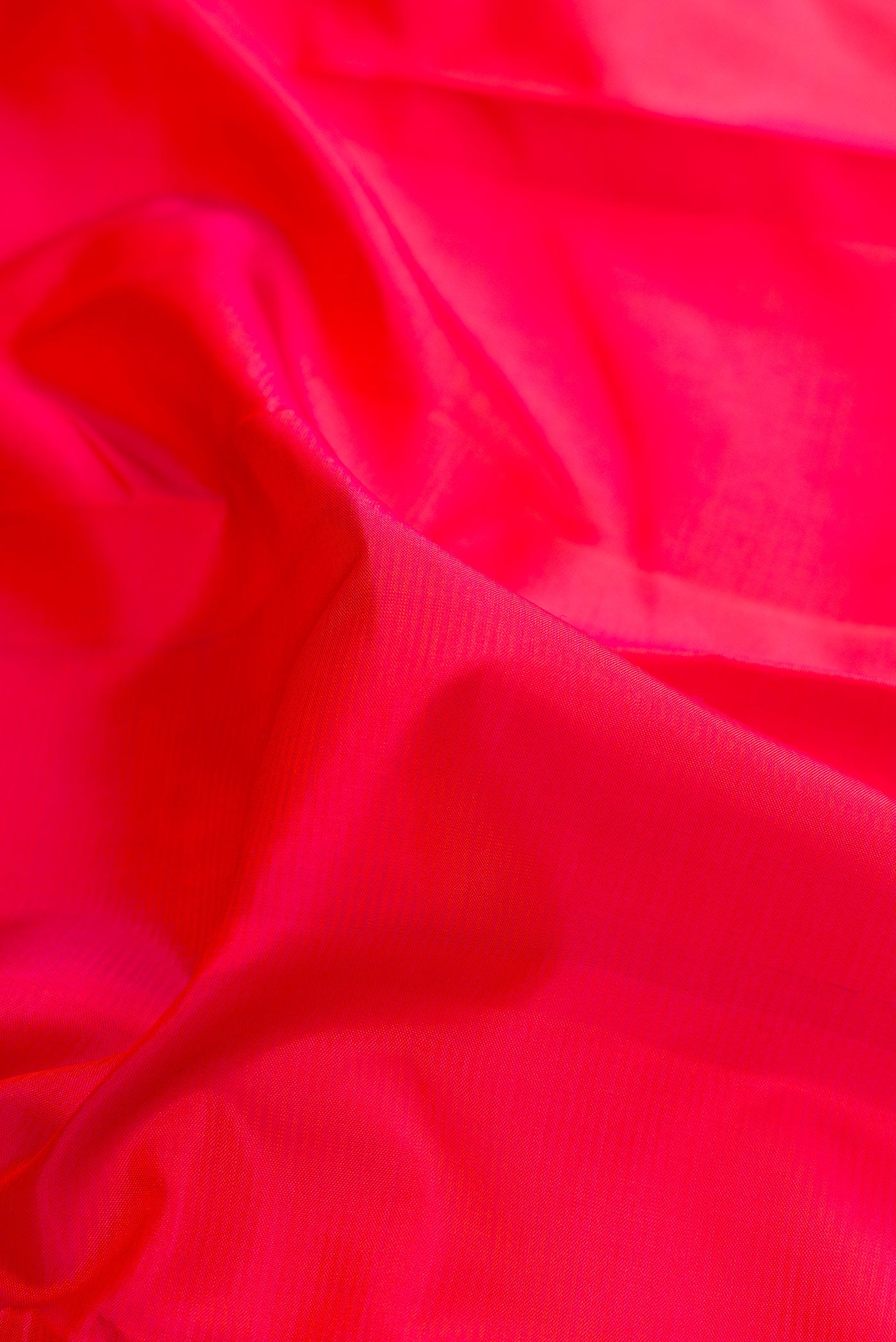 Close up of Pure Silk Pure Zari Dark Pink Dual Tone Kanchipuram Saree with Plain Body and Zari Border.  displaying folds