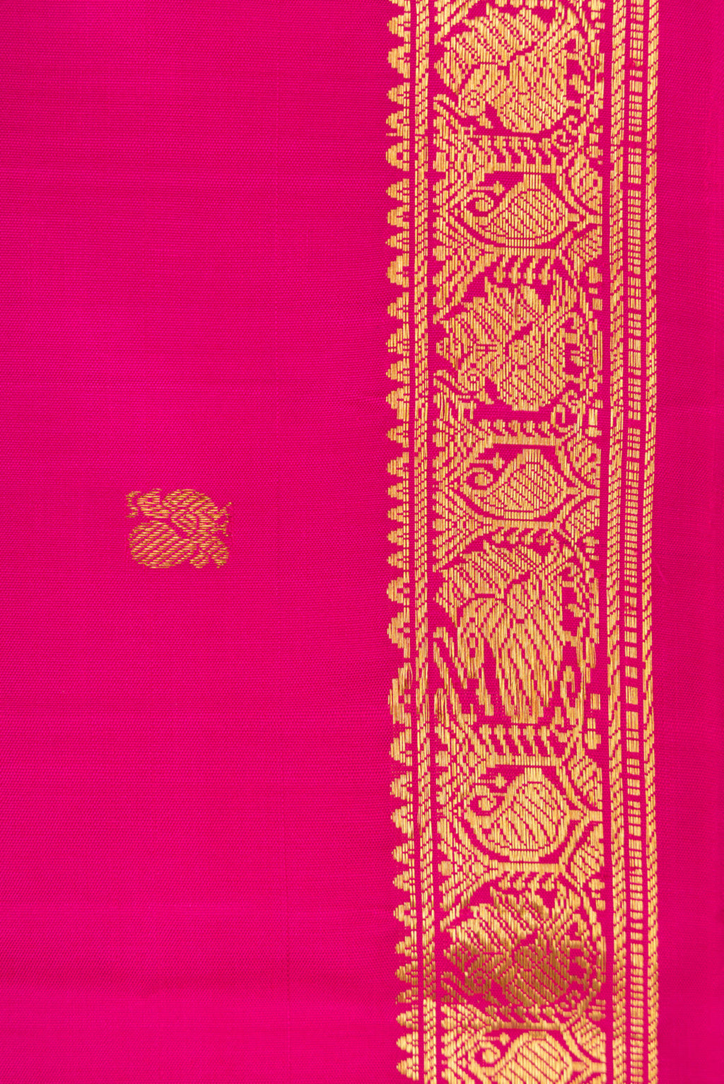 Border image of Pink Dual Tone Kanchipuram Silk Saree with Zari Butta on the body and Zari Border. 