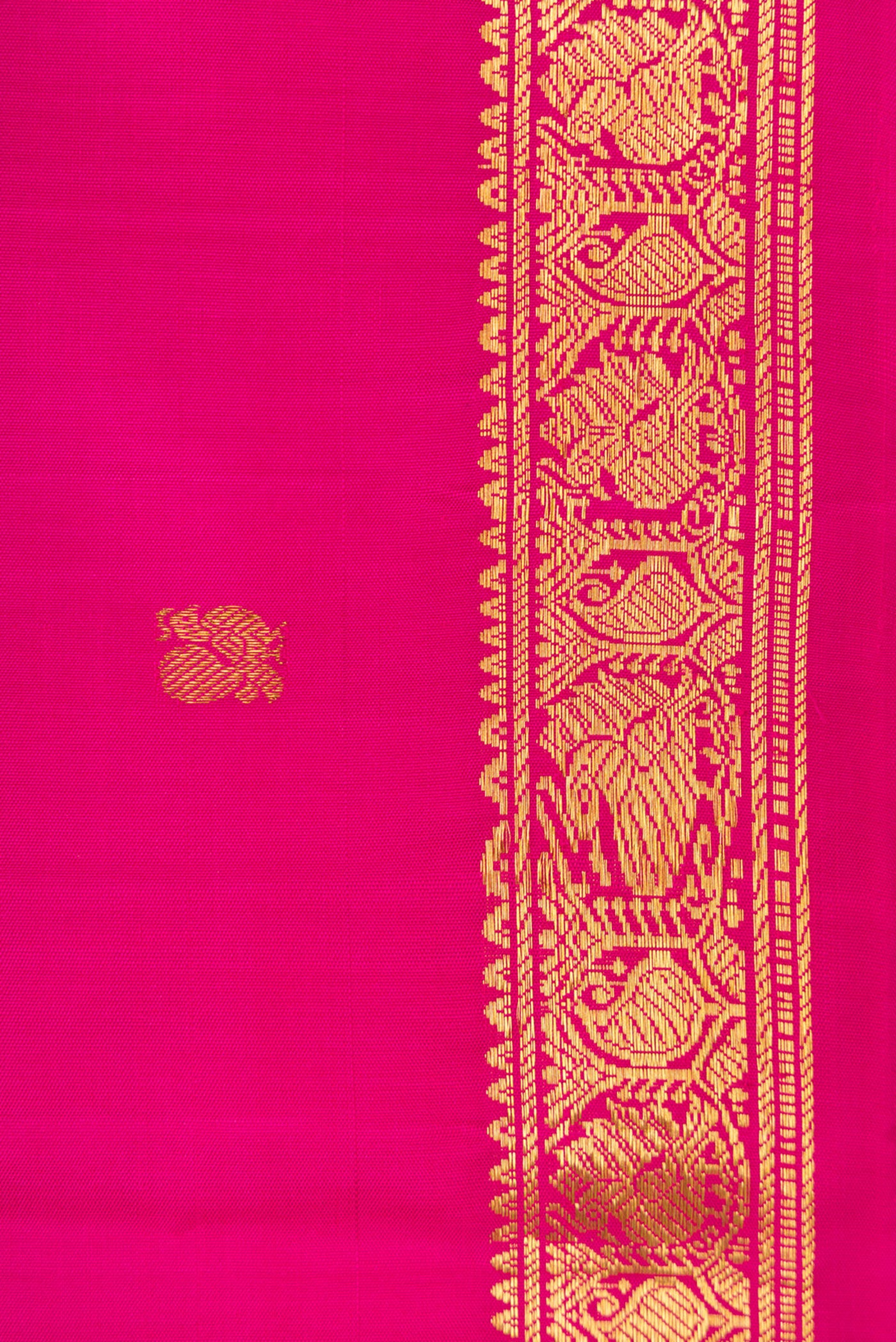 Border image of Pink Dual Tone Kanchipuram Silk Saree with Zari Butta on the body and Zari Border. 