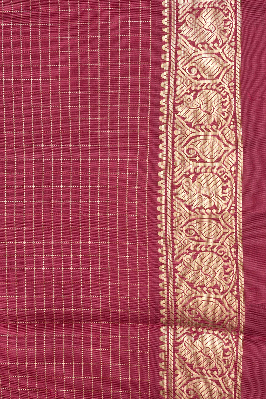 Border image of Maroon Dual Tone Kanchipuram Silk Saree with Checked design on the body and Zari Border. 