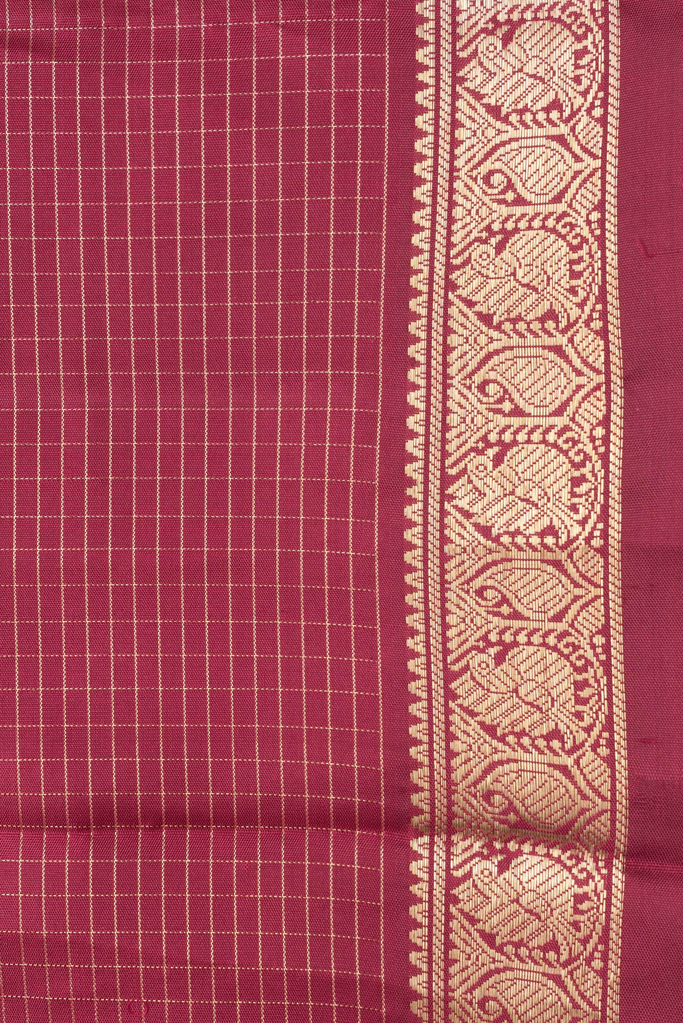 Border image of Maroon Dual Tone Kanchipuram Silk Saree with Checked design on the body and Zari Border. 