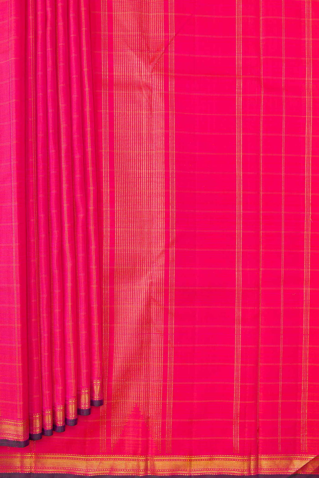 Pleats and pallu of Orange Dual Tone Kanchipuram Silk Saree with Checked design on the body and Zari Border. 