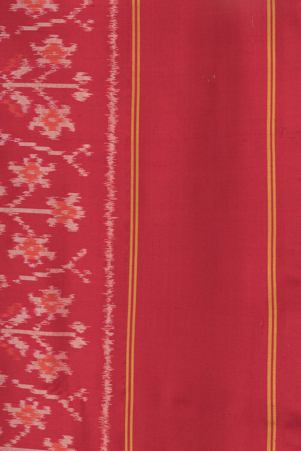 Border image of Red Dual Tone Double Ikat Saree with Ikat Print on the body and Plain Border. 