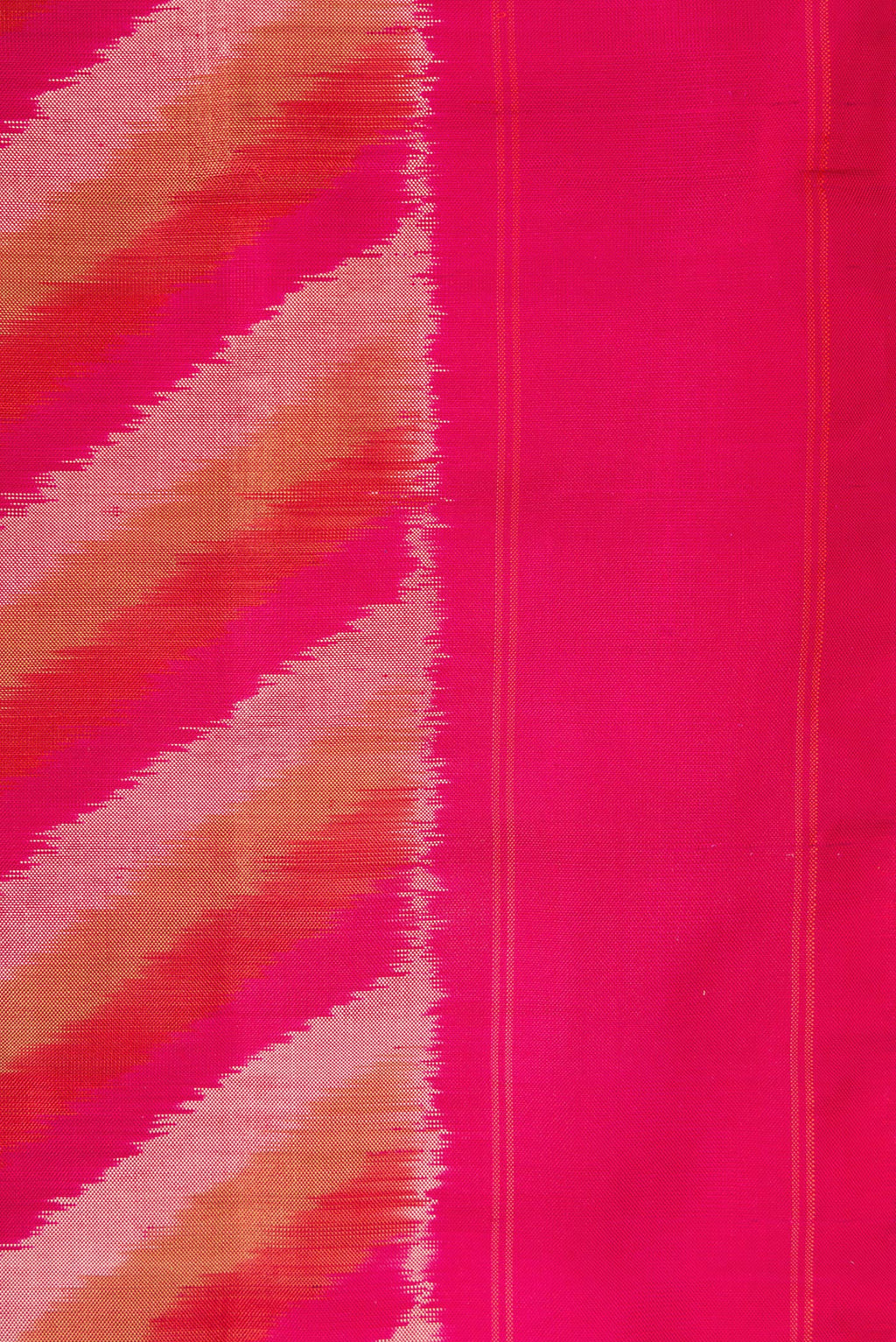 Border image of Pink Dual Tone Double Ikat Saree with Ikat Print on the body and Plain Border. 