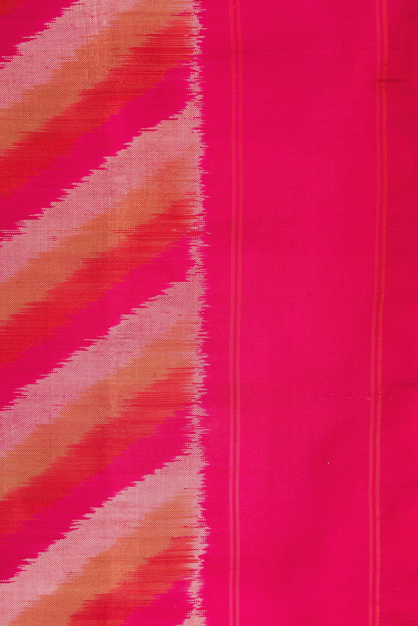 Border image of Pink Dual Tone Double Ikat Saree with Ikat Print on the body and Plain Border. 