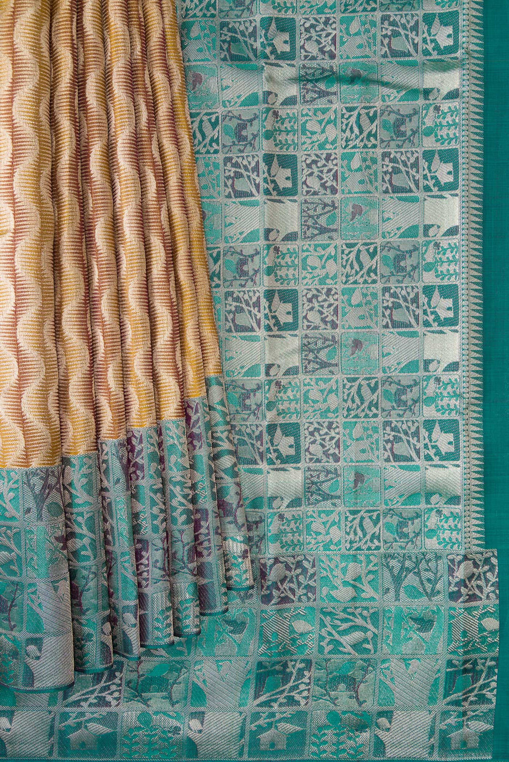 Pleats and pallu of Mehandi Green Dual Tone Kanjivaram Tissue Silk Saree with Zari Brocade on the body and Zari Border. 