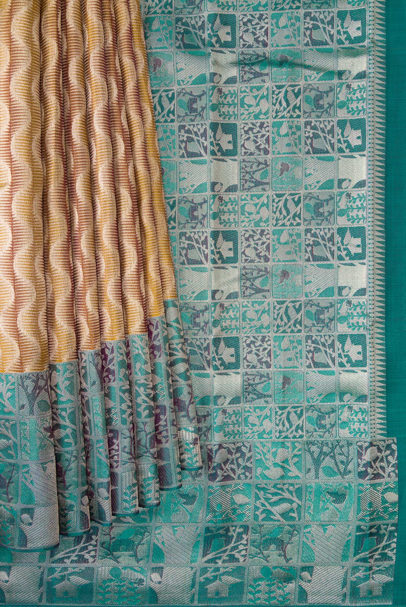 Pleats and pallu of Mehandi Green Dual Tone Kanjivaram Tissue Silk Saree with Zari Brocade on the body and Zari Border. 