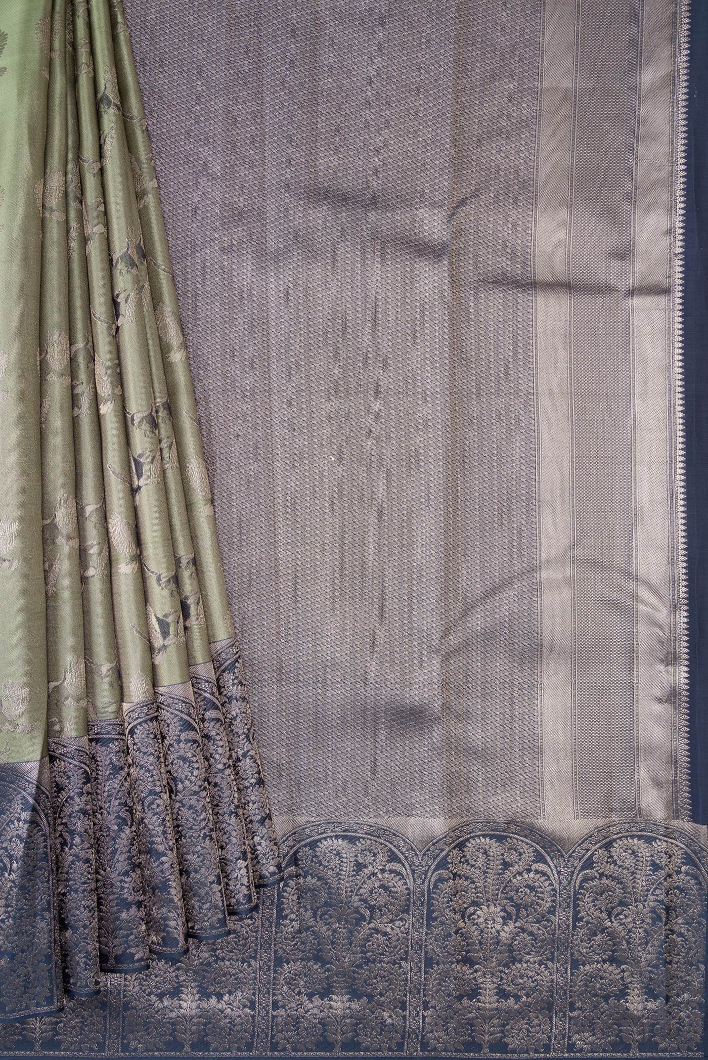Pleats and pallu of Sea Green Dual Tone Kanjivaram Tissue Silk Saree with Zari Brocade on the body and Fancy Border. 