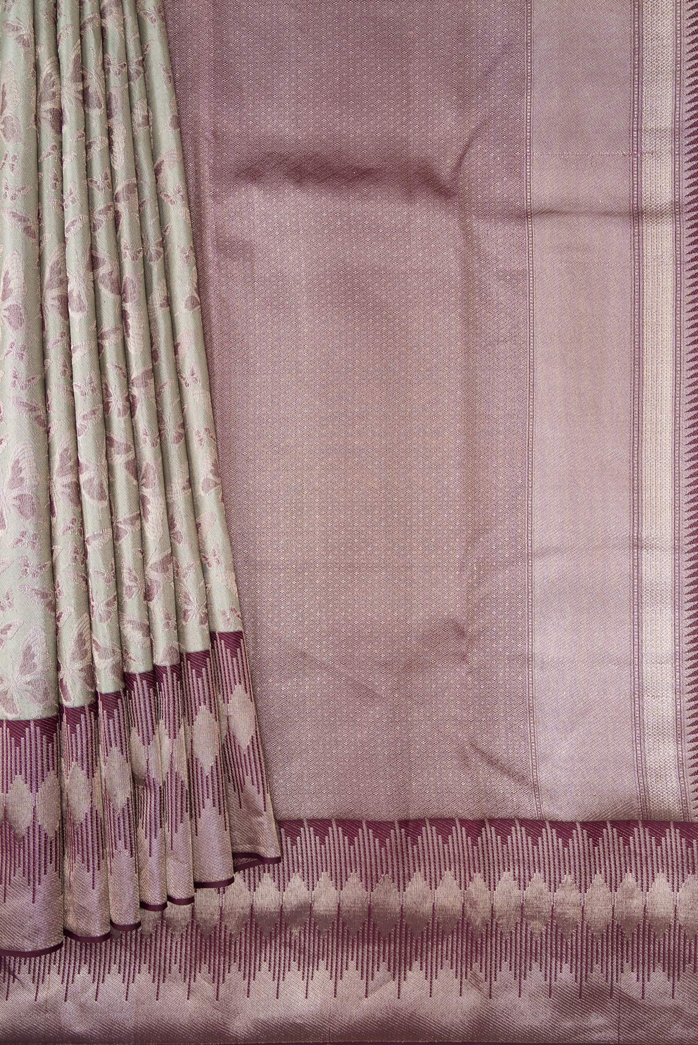 Pleats and pallu of Light Green Dual Tone Kanjivaram Tissue Silk Saree with Zari Brocade on the body and Fancy Border. 