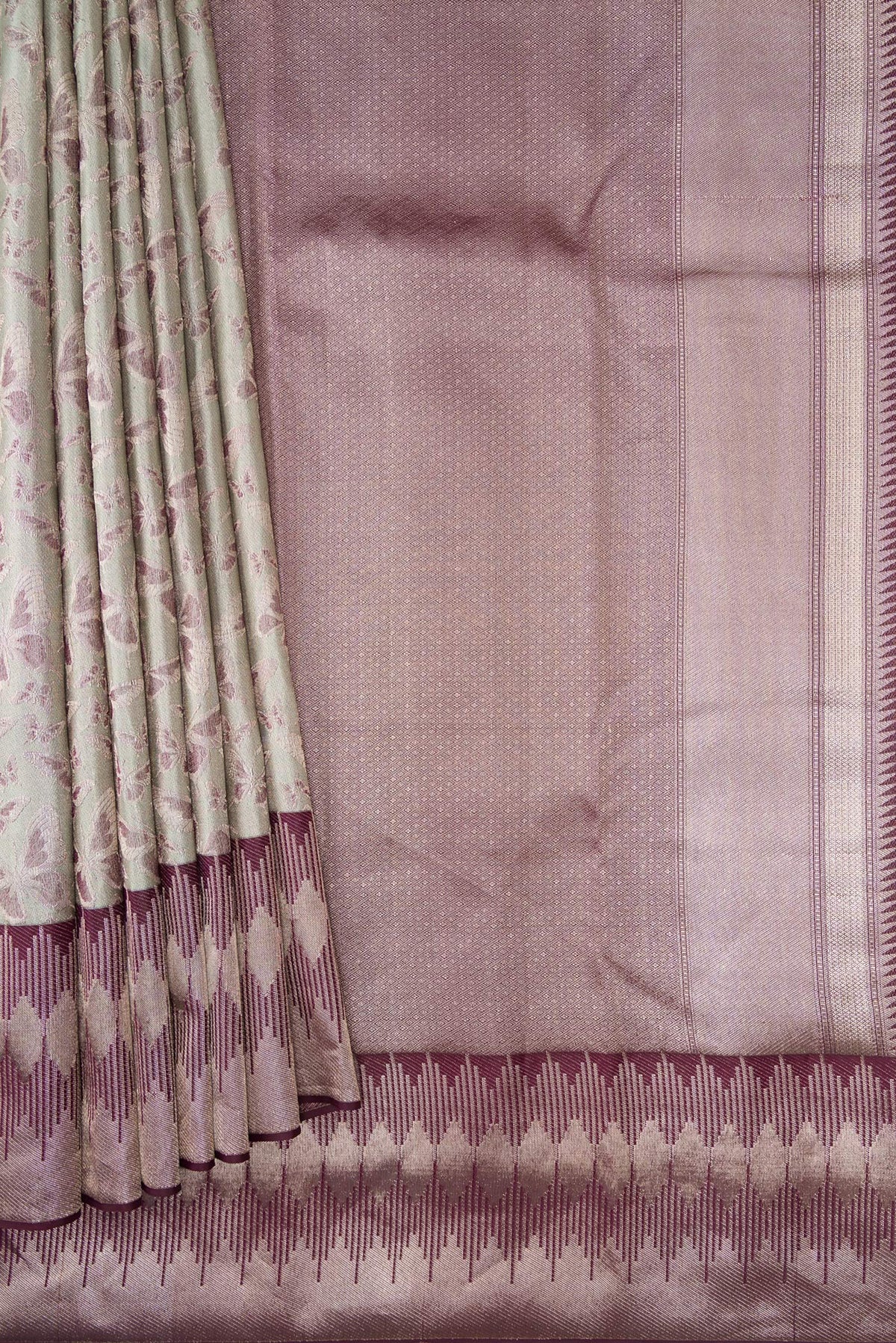 Pleats and pallu of Light Green Dual Tone Kanjivaram Tissue Silk Saree with Zari Brocade on the body and Fancy Border. 