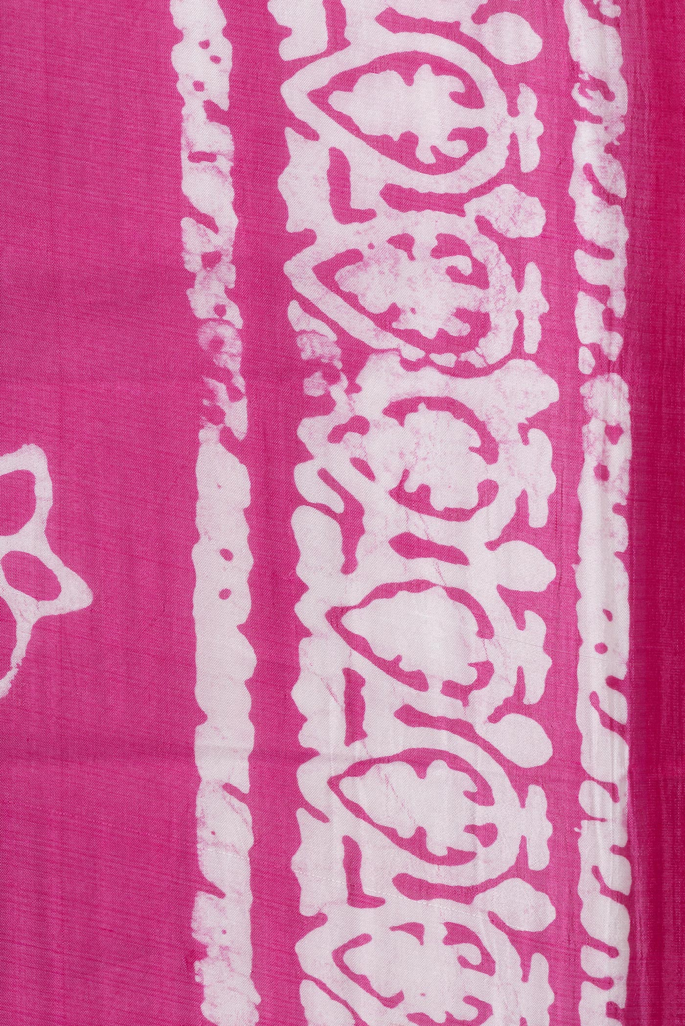Border image of Rose pink Dual Tone Tussar Silk Saree with Batik Print on the body and Printed Border. 