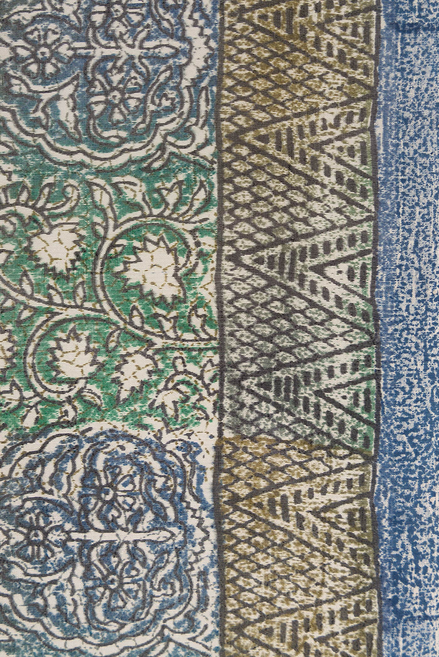Border image of Grey Dual Tone Tussar Silk Saree with Printed design on the body and Printed Border. 