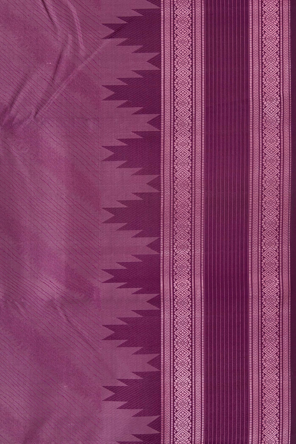 Border image of Burgundy Dual Tone Kanchipuram Silk Saree with Jacquard design on the body and Temple Border. 
