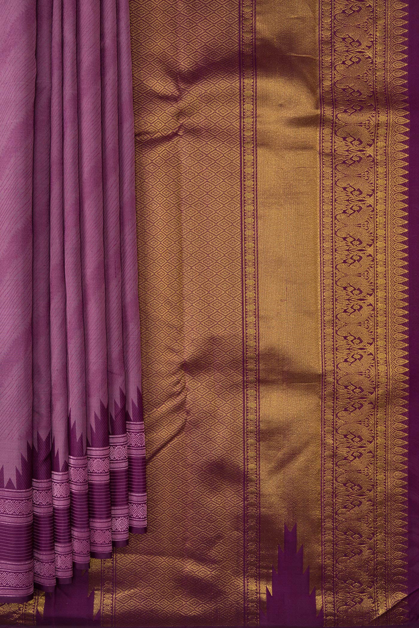 Pleats and pallu of Burgundy Dual Tone Kanchipuram Silk Saree with Jacquard design on the body and Temple Border. 